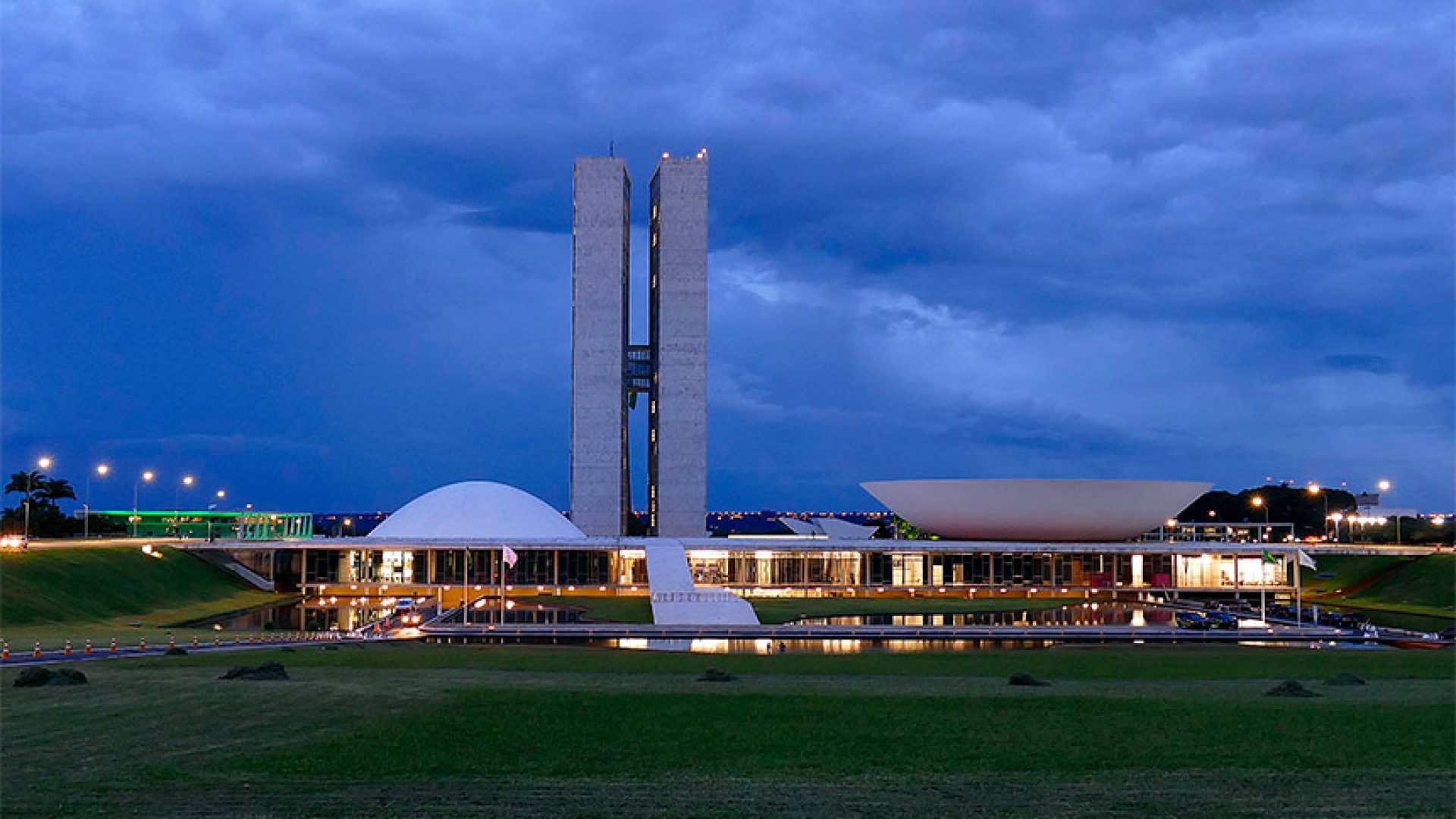 A projeção faz parte de ação da Confederação Israelita do Brasil (Conib) para lembrar o Dia do Holocausto e do Heroísmo (“Yom HaShoá VehaGvurá”, em hebraico). Este é o terceiro ano em que o Congresso Nacional participa da iniciativa.