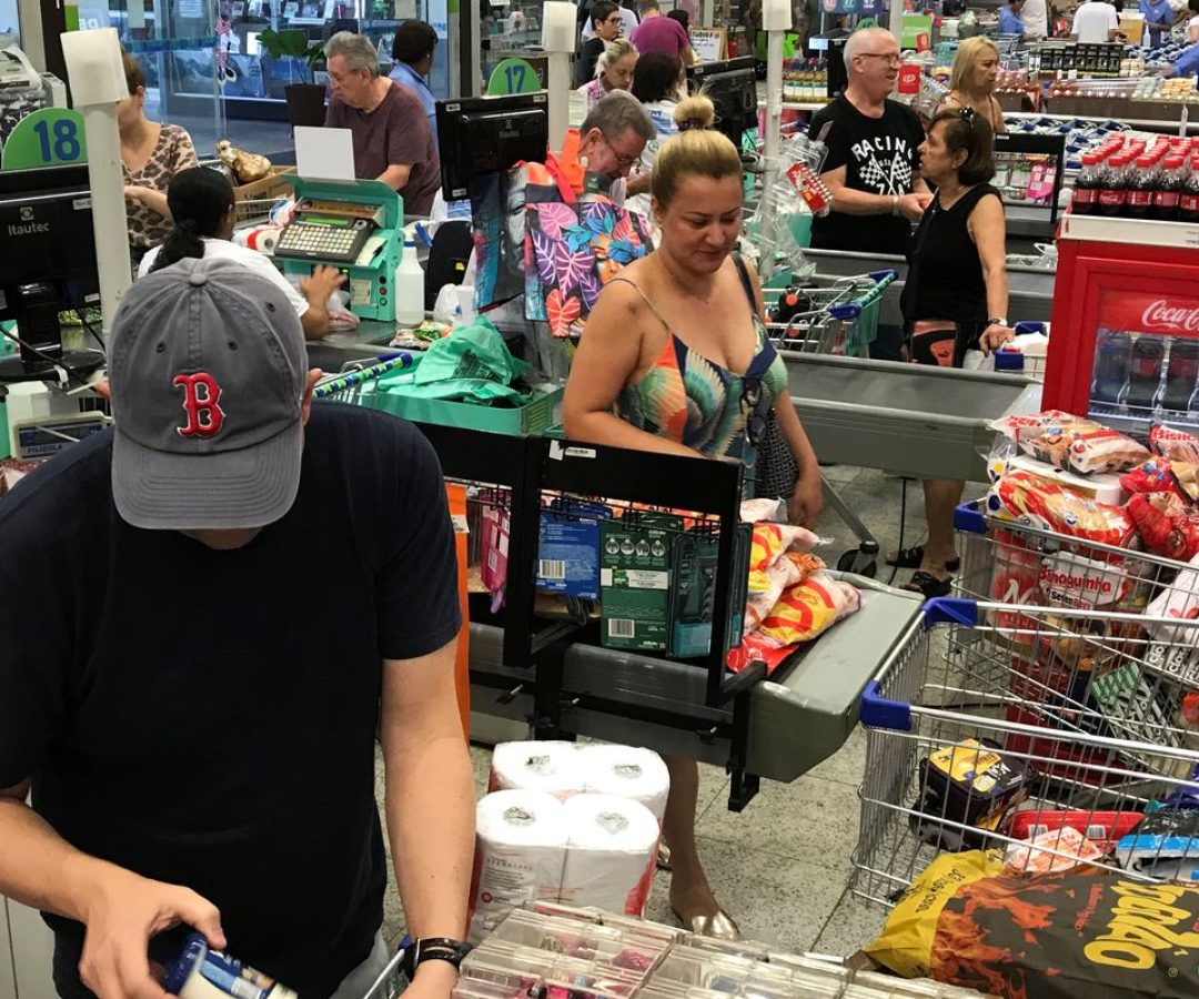 Preços dos alimentos caem pelo 4º mês consecutivo, diz IBGE