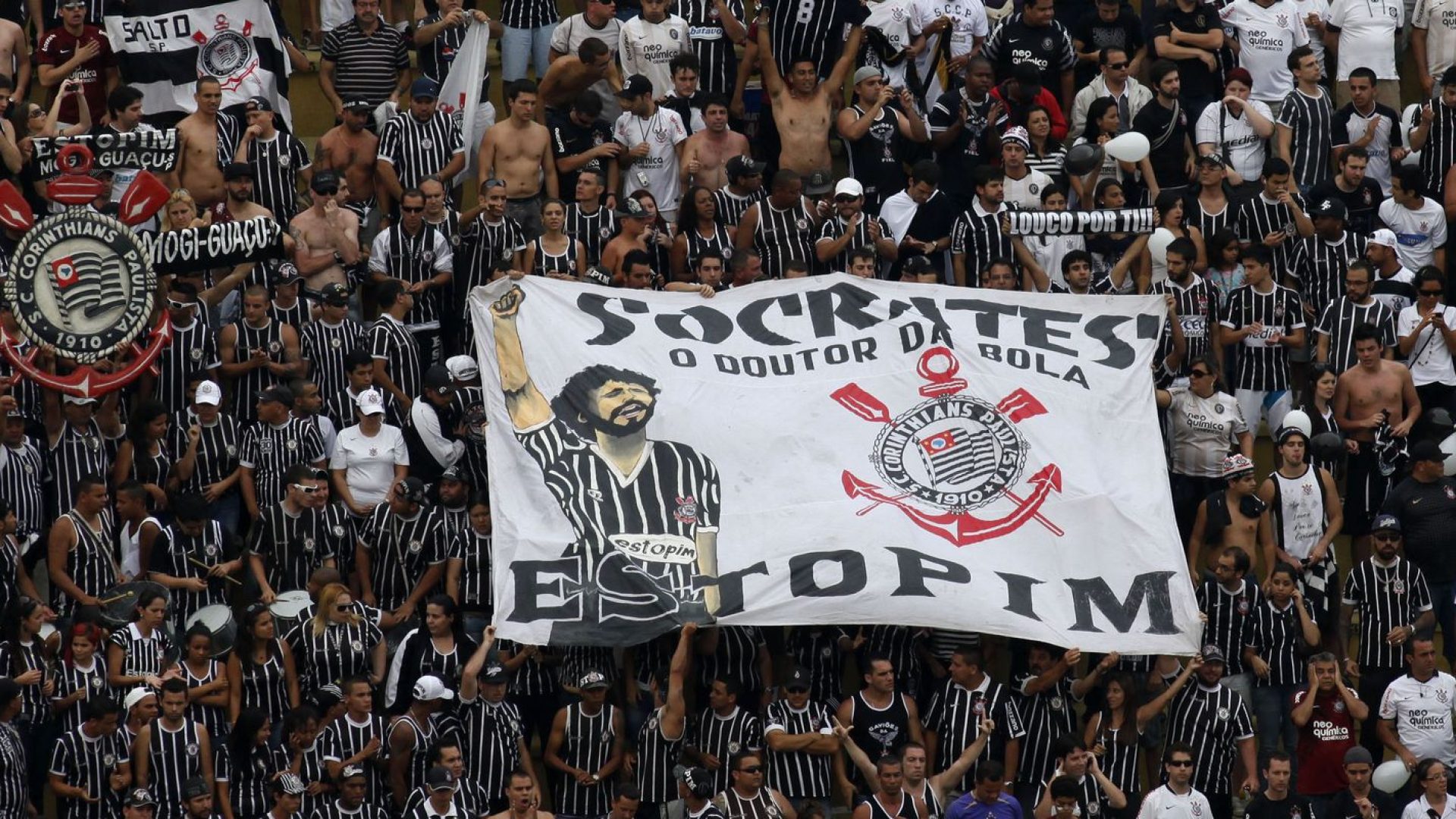 Sócrates, ídolo do Corinthians e da seleção, recebe honraria na Alesp