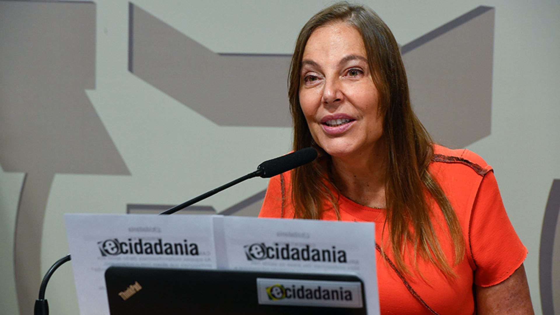 À mesa, vice-presidente da CAS, senadora Mara Gabrilli (PSD-SP), conduz audiência.