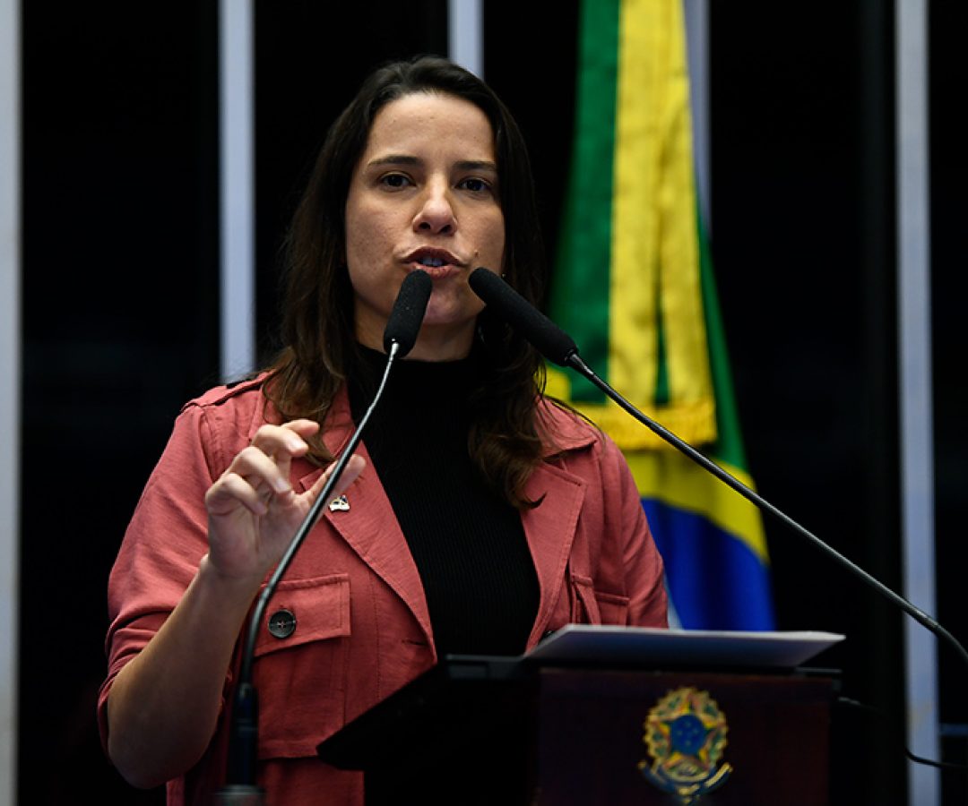 Em discurso, à tribuna, governadora de Pernambuco, Raquel Lyra.
