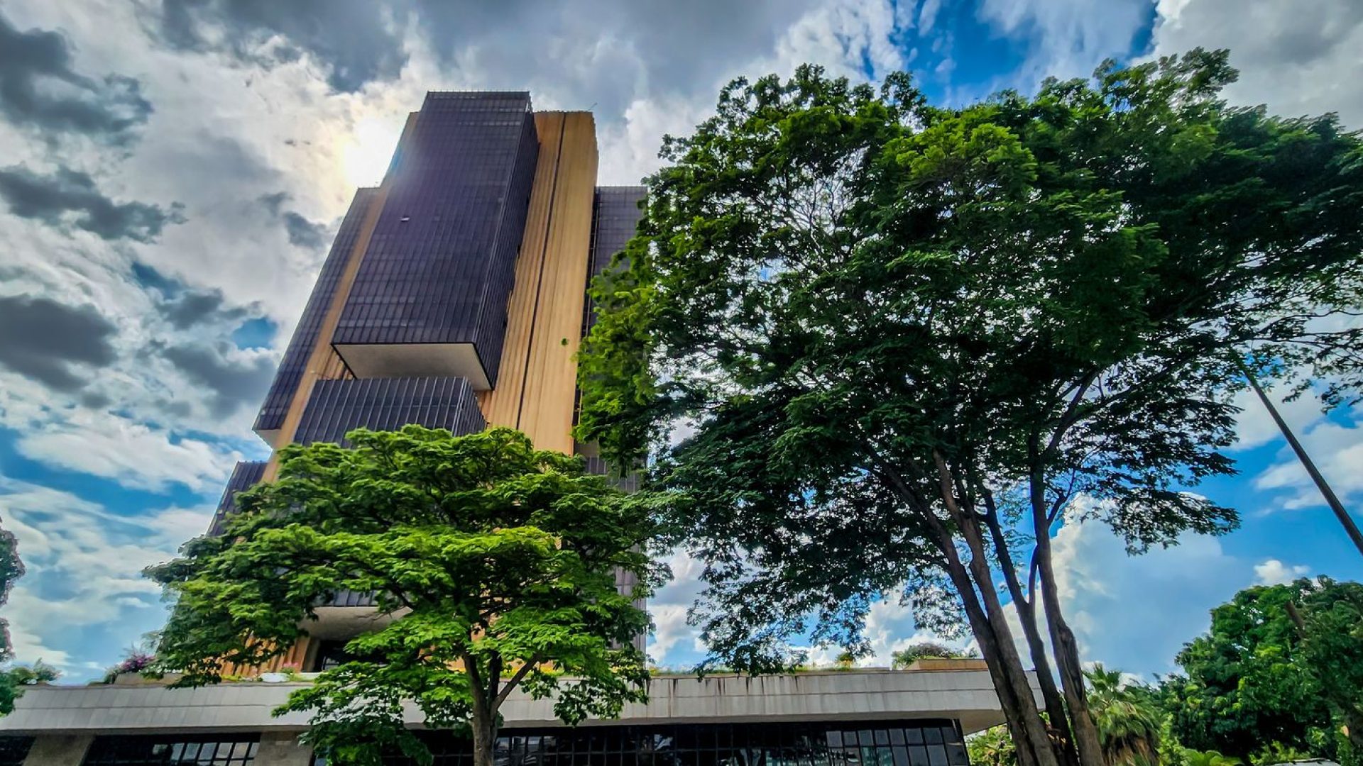 Contas externas têm saldo negativo de US$ 9,8 bilhões em setembro