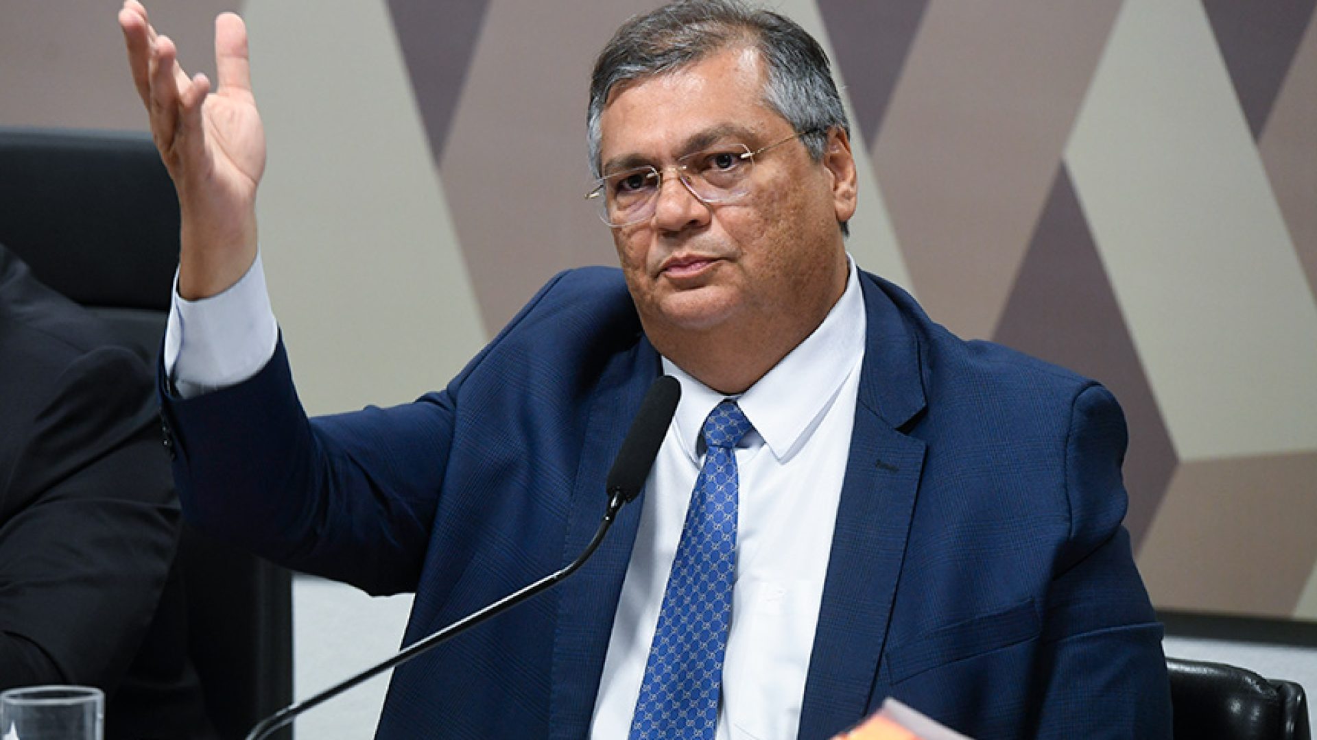 Em pronunciamento, à mesa. indicado para exercer o cargo de ministro do Supremo Tribunal Federal (STF), Flávio Dino de Castro e Costa (MSF 88/2023).