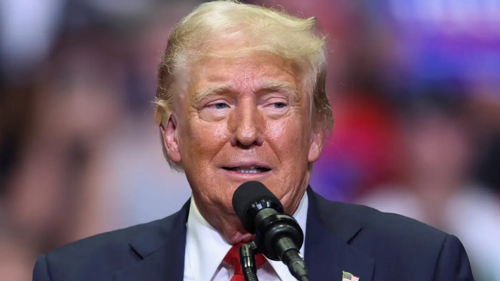 Trump diz que não viu parte racista do vídeo e recusa pedir desculpas