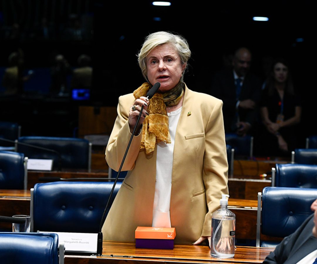 À bancada, em pronunciamento, senadora Margareth Buzetti (PSD-MT).