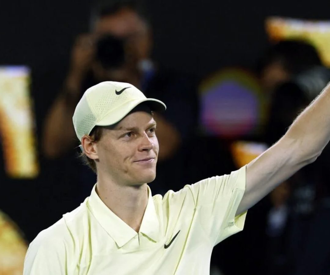 Jannik Sinner é campeão do Masters 1000 de Paris e volta a ser número 1 do mundo