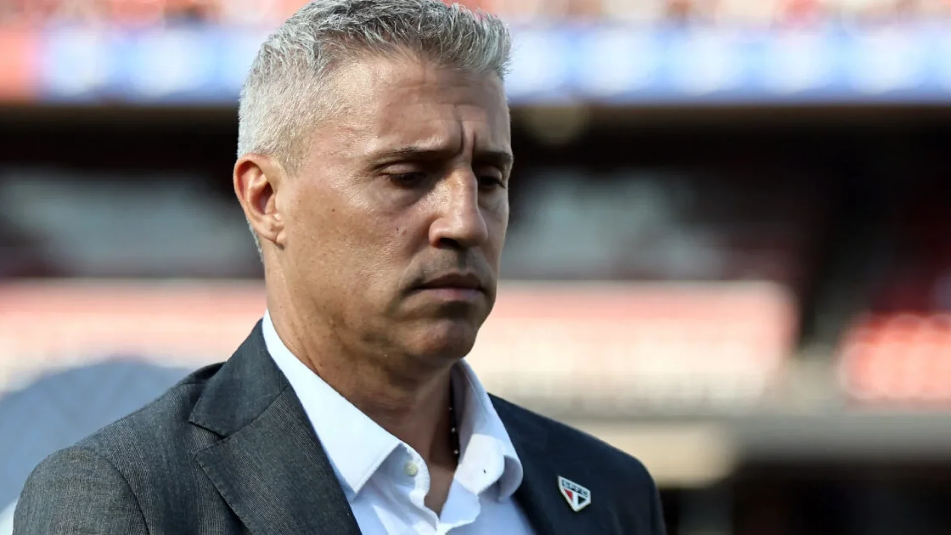 São Paulo demite o técnico Hernán Crespo mesmo brigando no topo do Brasileirão