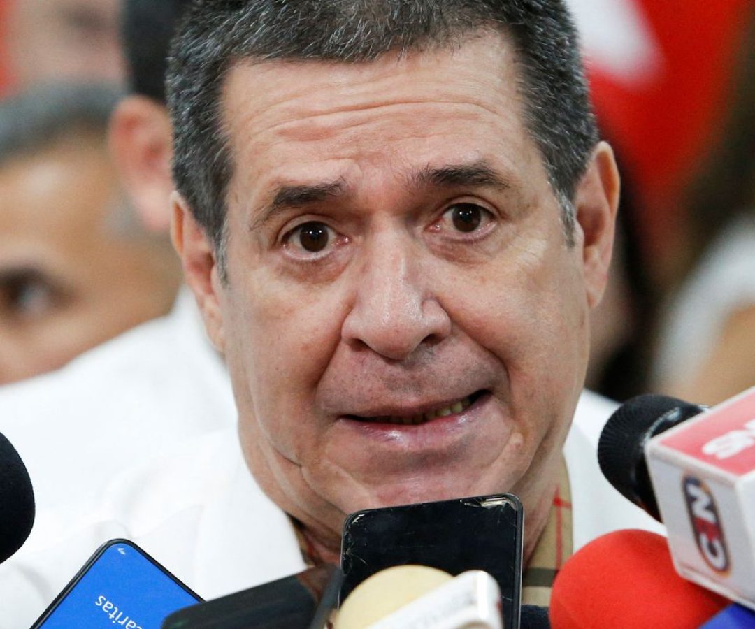 EUA suspendem sanções contra ex-presidente do Paraguai Horacio Cartes