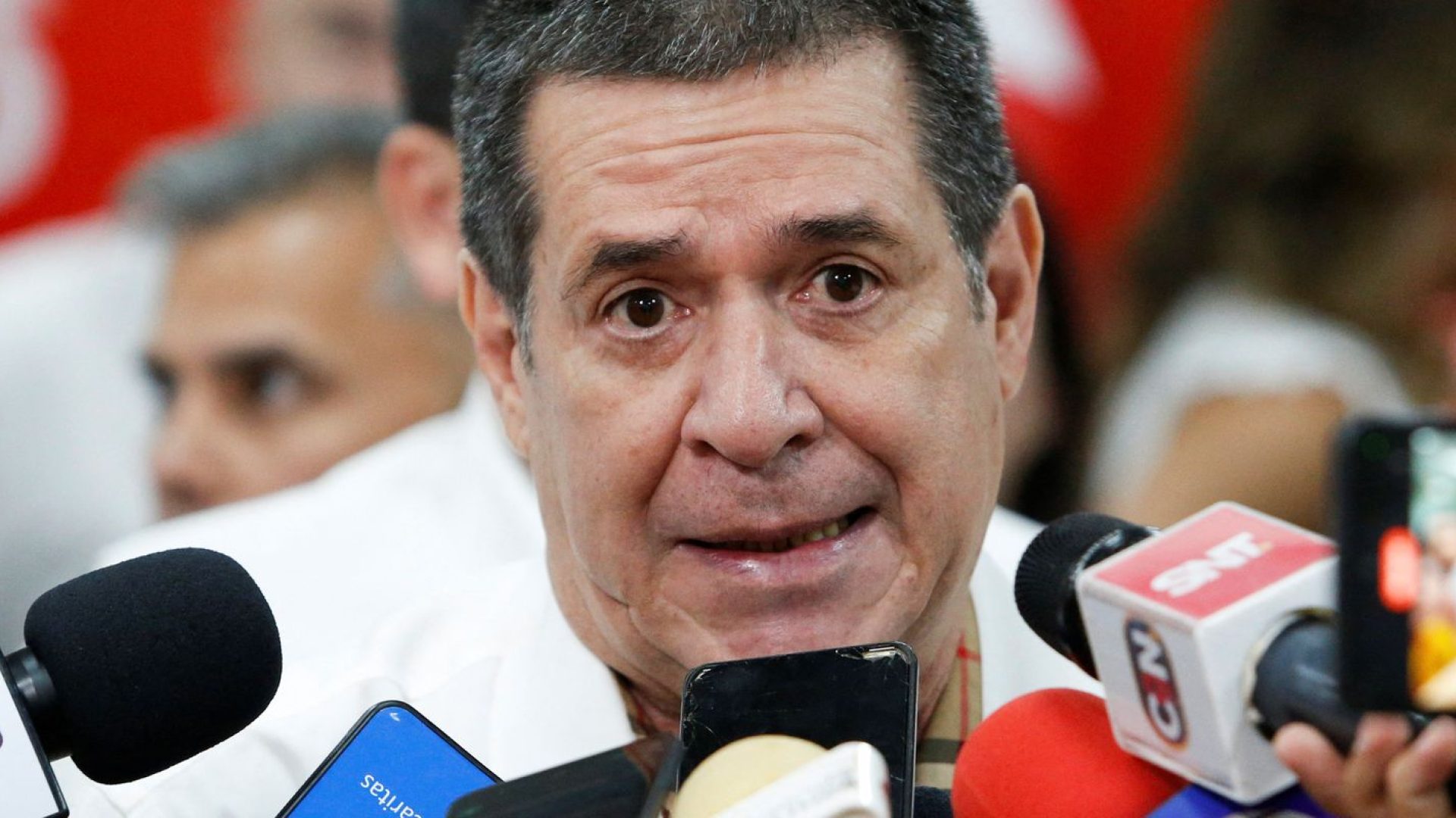 EUA suspendem sanções contra ex-presidente do Paraguai Horacio Cartes