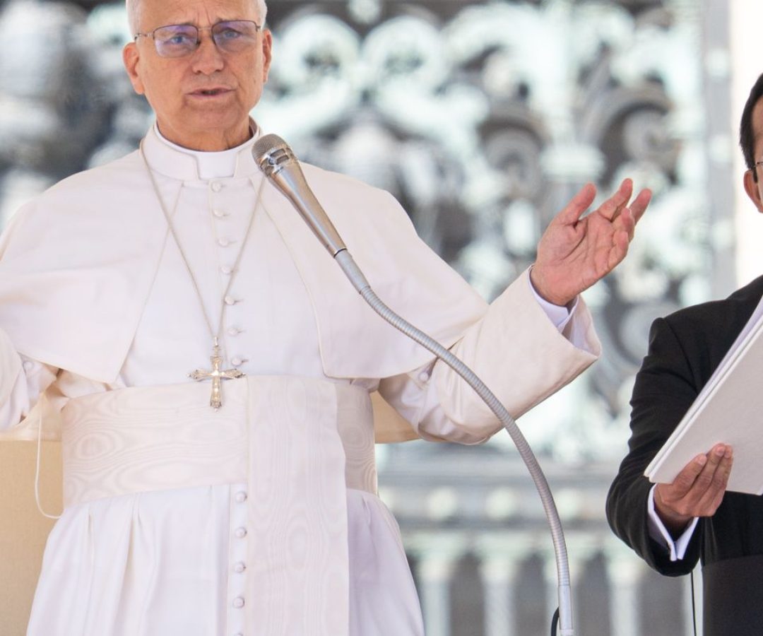 Papa pede fim da guerra, enquanto EUA e Irã negociam paz