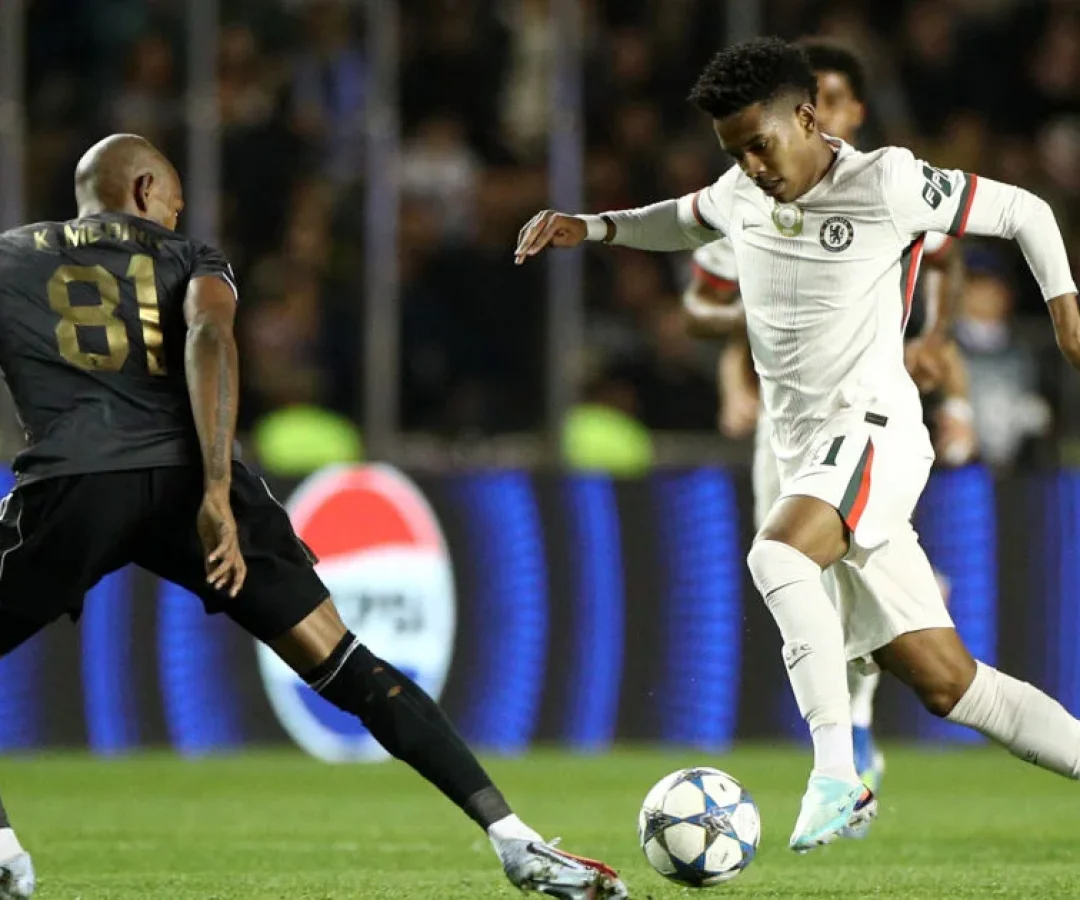 Estevão marca, mas Chelsea tropeça diante do Qarabag na Champions