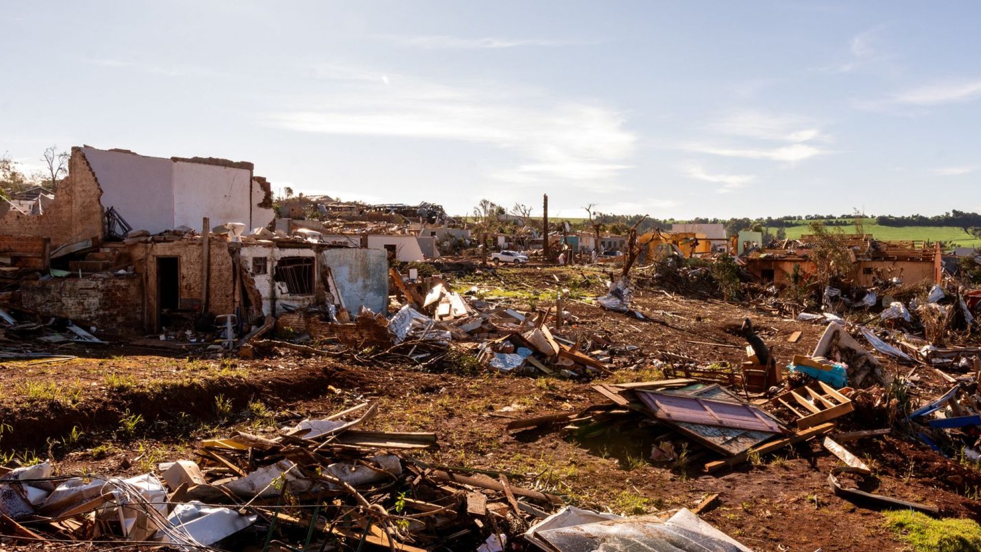 Médicos e psicólogos do SUS atendem vítimas do tornado no Paraná