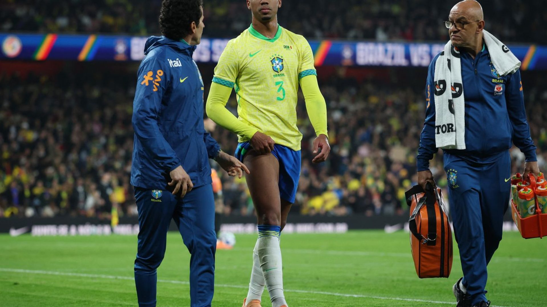 Zagueiro Gabriel Magalhães é cortado da seleção brasileira