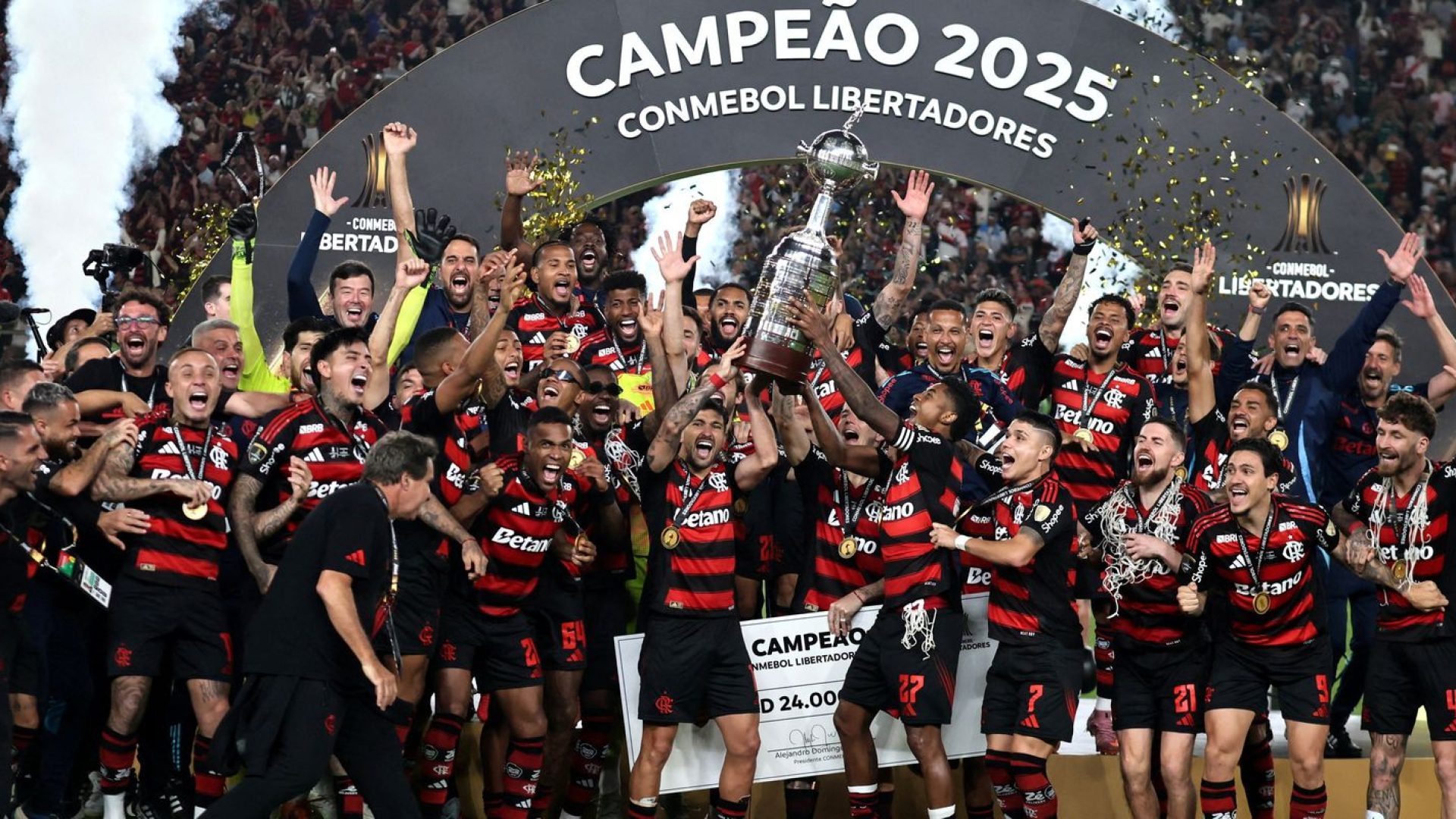 Flamengo vence Palmeiras e vira 1º brasileiro tetra da Libertadores
