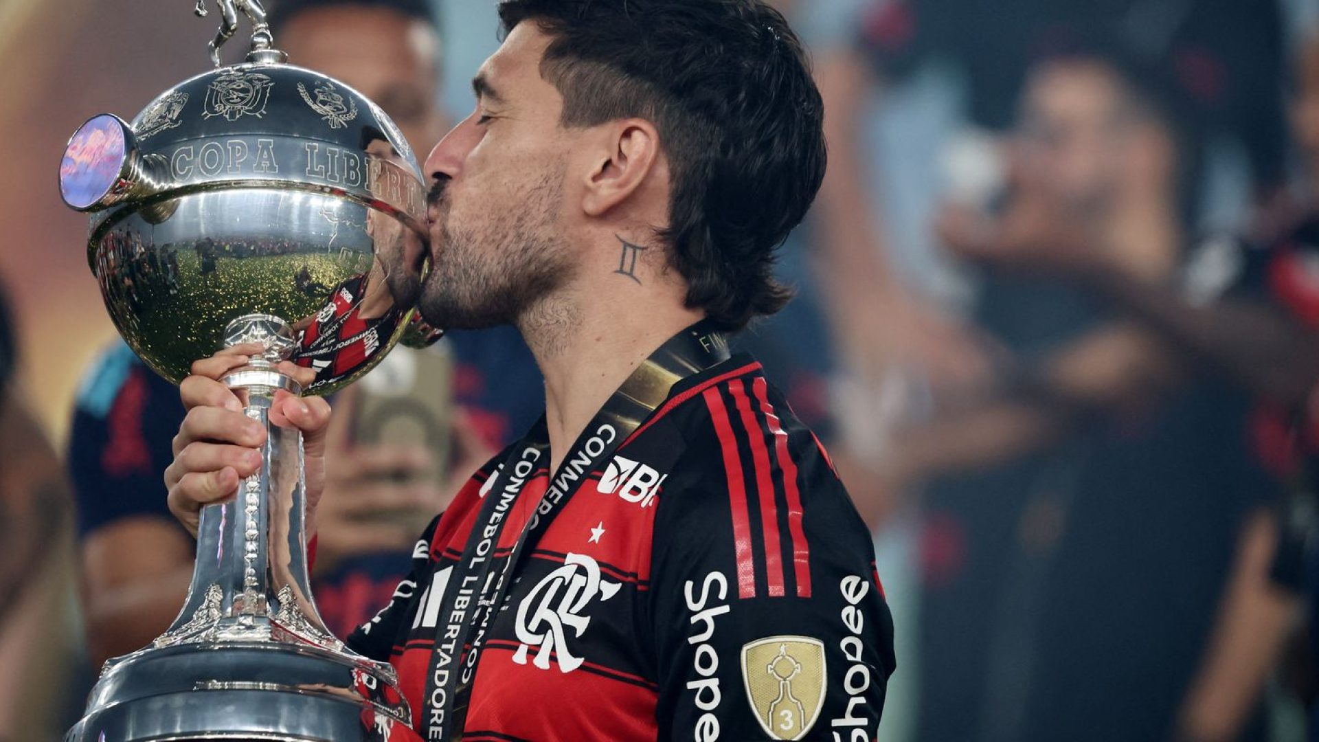 Arrascaeta é finalista no tradicional prêmio Rei da América