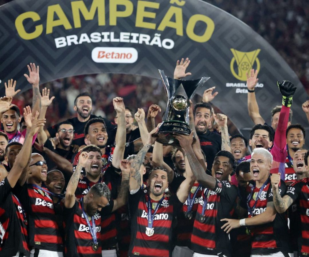 Flamengo derrota Ceará e coroa ano mágico com título Brasileiro