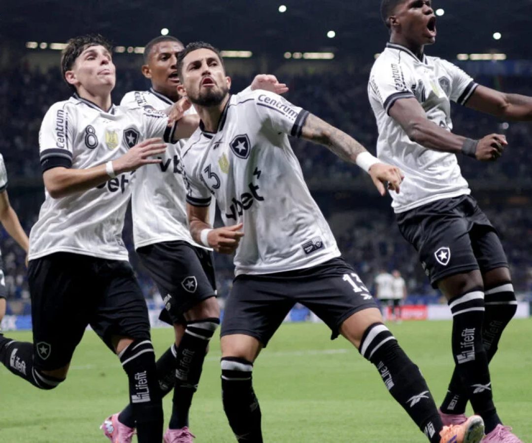 Botafogo empata no fim contra o Cruzeiro e dá o vice-campeonato ao Palmeiras