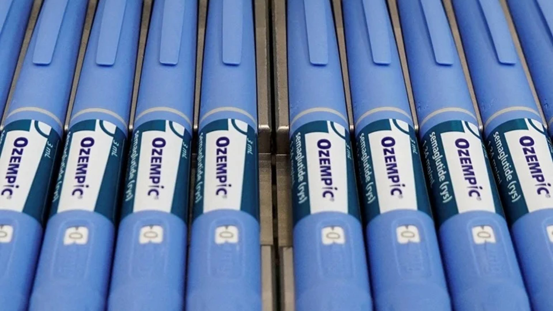 Canetas do medicamento para diabetes Ozempic em uma linha de produção para serem embaladas na unidade da fabricante dinamarquesa Novo Nordisk em Hillerod, Dinamarca, 26 de setembro de 2023.