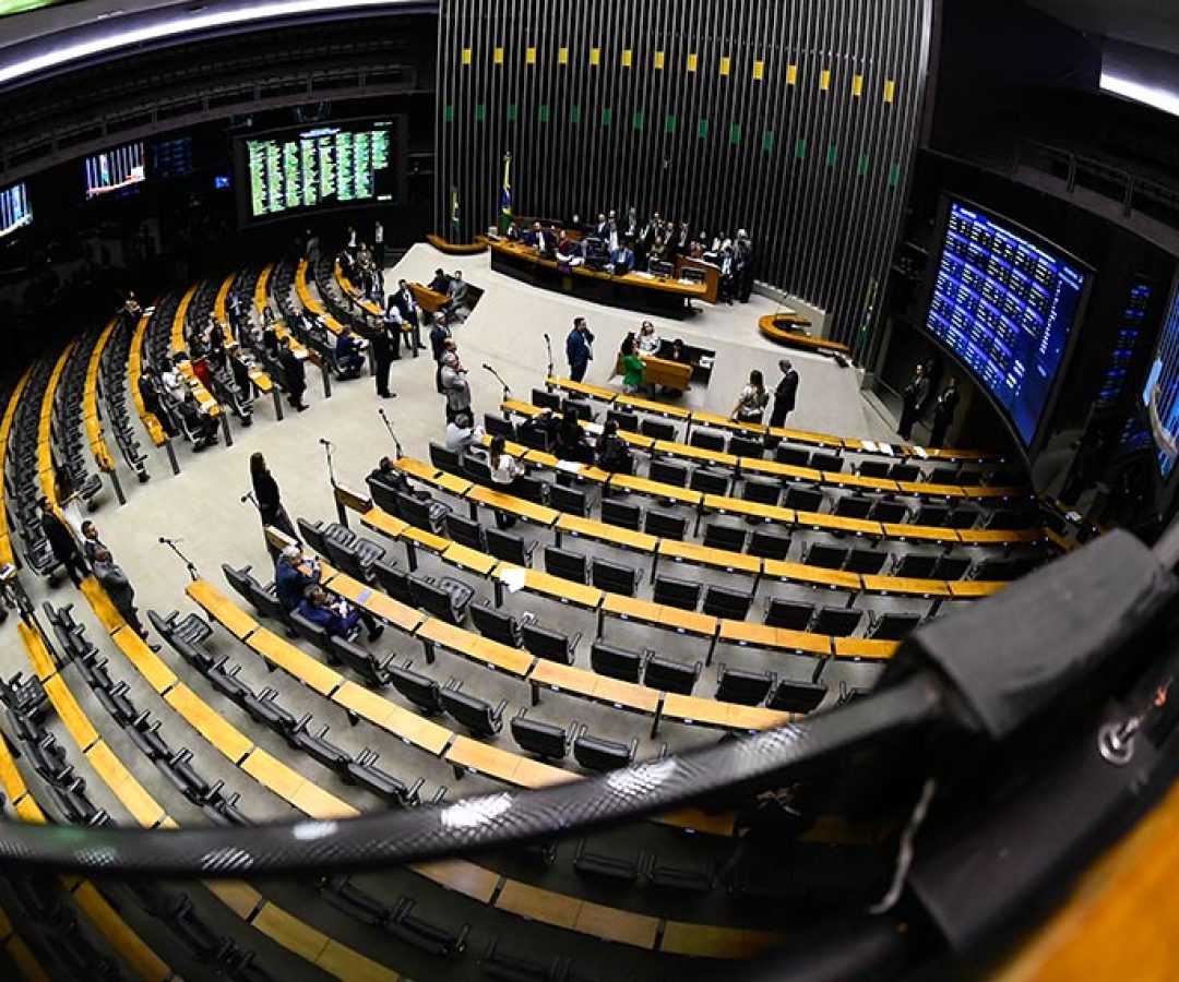 Foto geral do Plenário da Câmara dos Deputados.