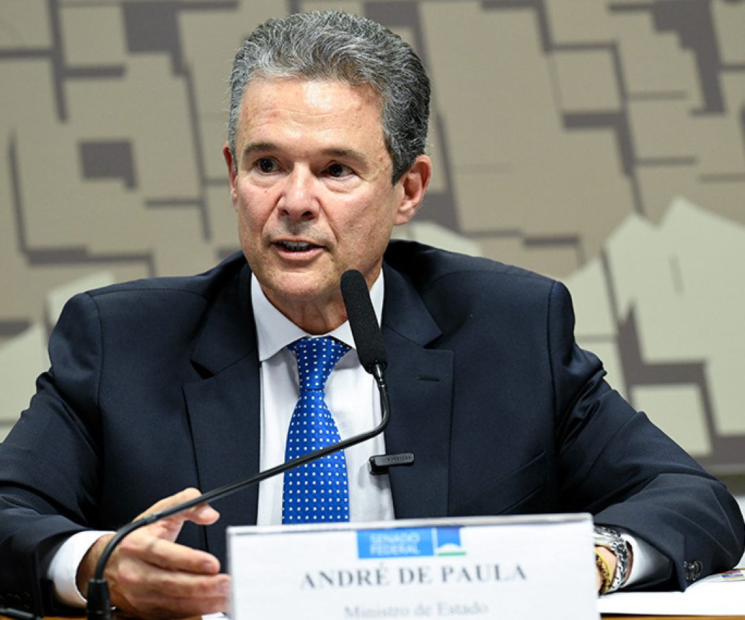Em  pronunciamento, ministro de Estado da Pesca e Aquicultura, André Carlos Alves de Paula Filho.