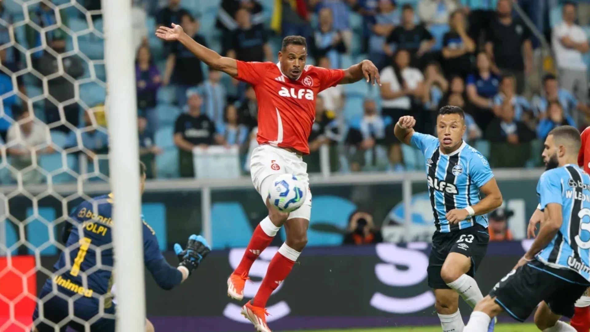 Internacional e Grêmio fazem clássico tenso em busca de reação no Brasileirão