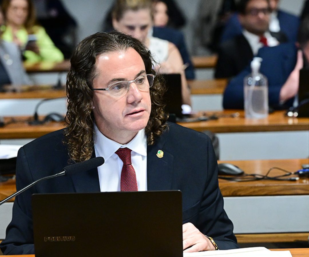 Em pronunciamento, à bancada, relator do PL 4967/2023, senador Veneziano Vital do Rêgo (MDB-PB).