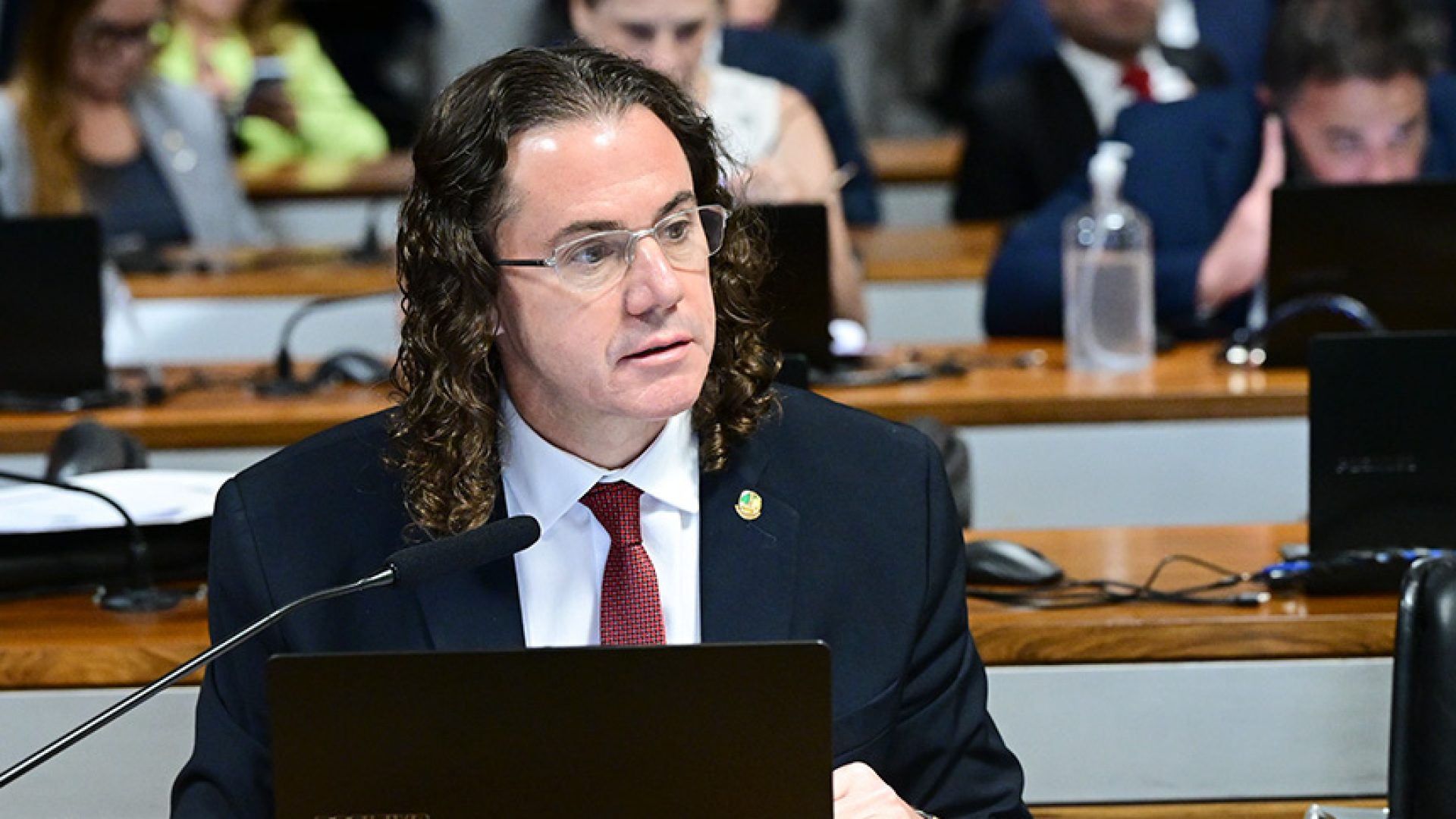 Em pronunciamento, à bancada, relator do PL 4967/2023, senador Veneziano Vital do Rêgo (MDB-PB).