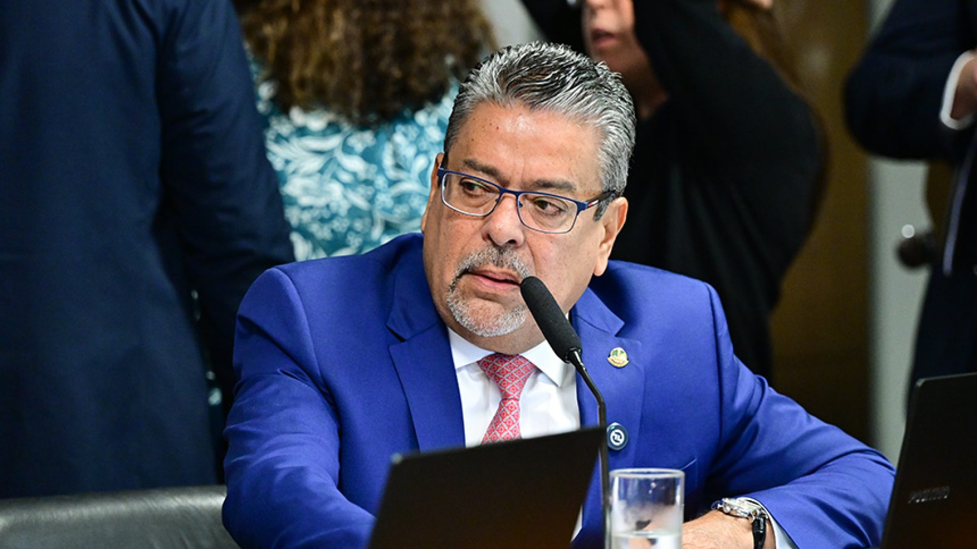 Em pronunciamento, à bancada, senador Dr. Hiran (PP-RR).