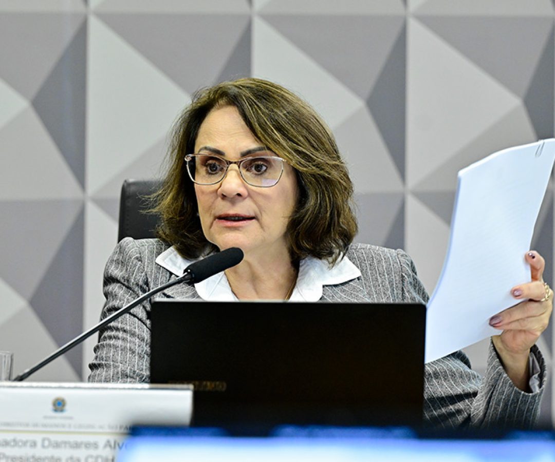 CE debate projeto que proíbe alterações e adaptações no texto da bíblia — Senado Notícias