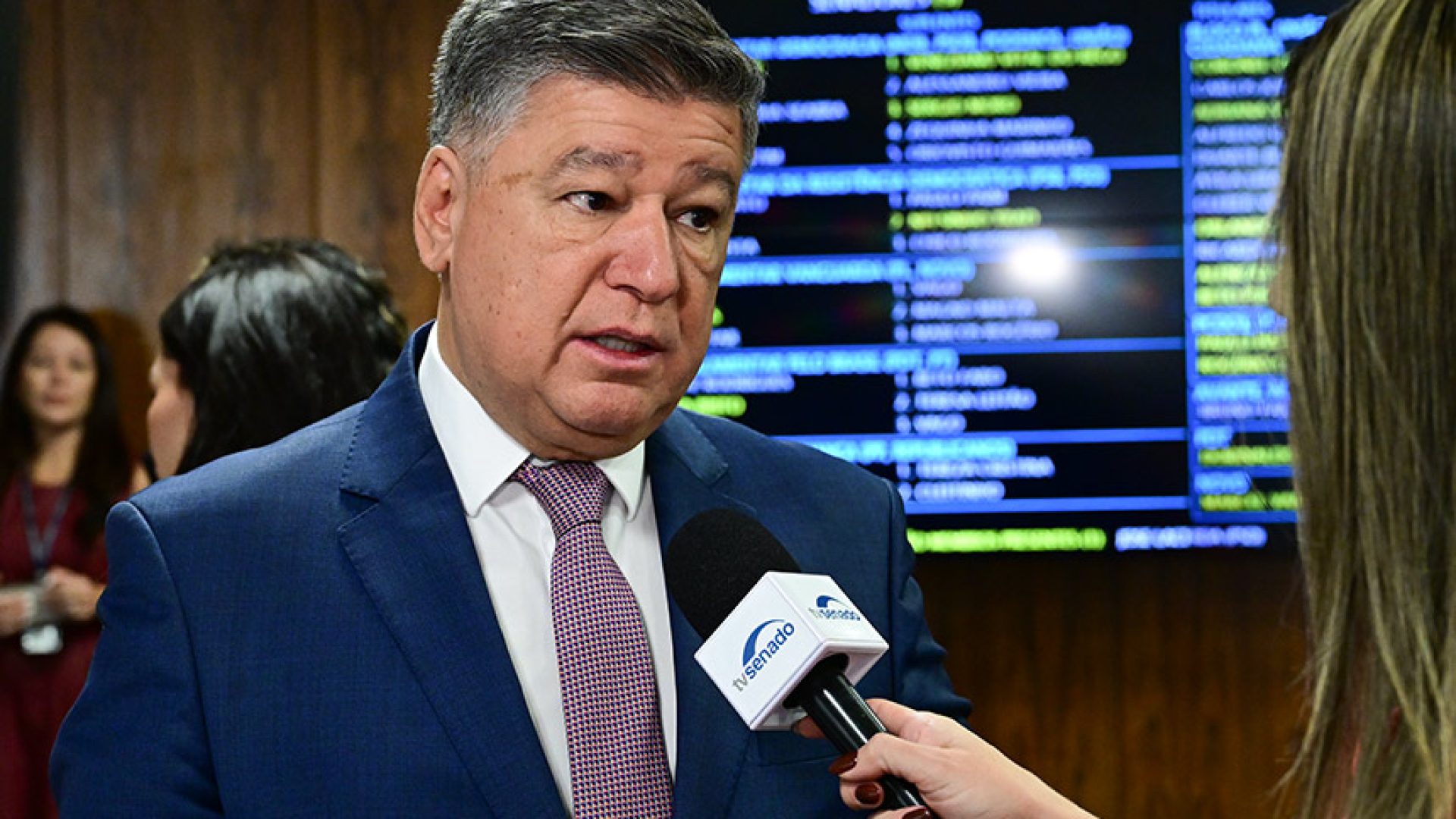 Presidente da CPMI - INSS, senador Carlos Viana (Podemos-MG), concede entrevista.