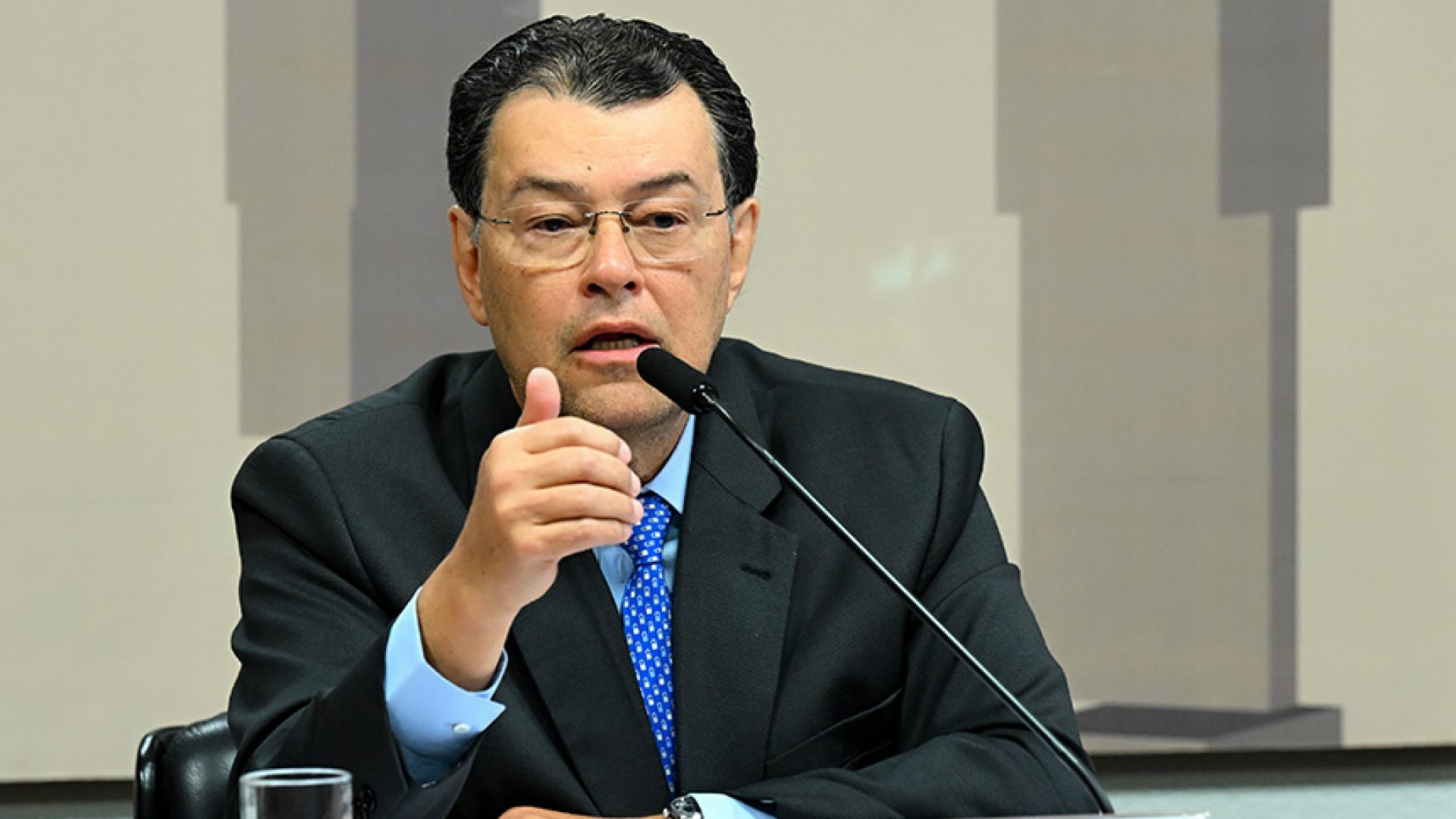 Comissão vota na terça MP que limita custos da energia ao consumidor — Senado Notícias