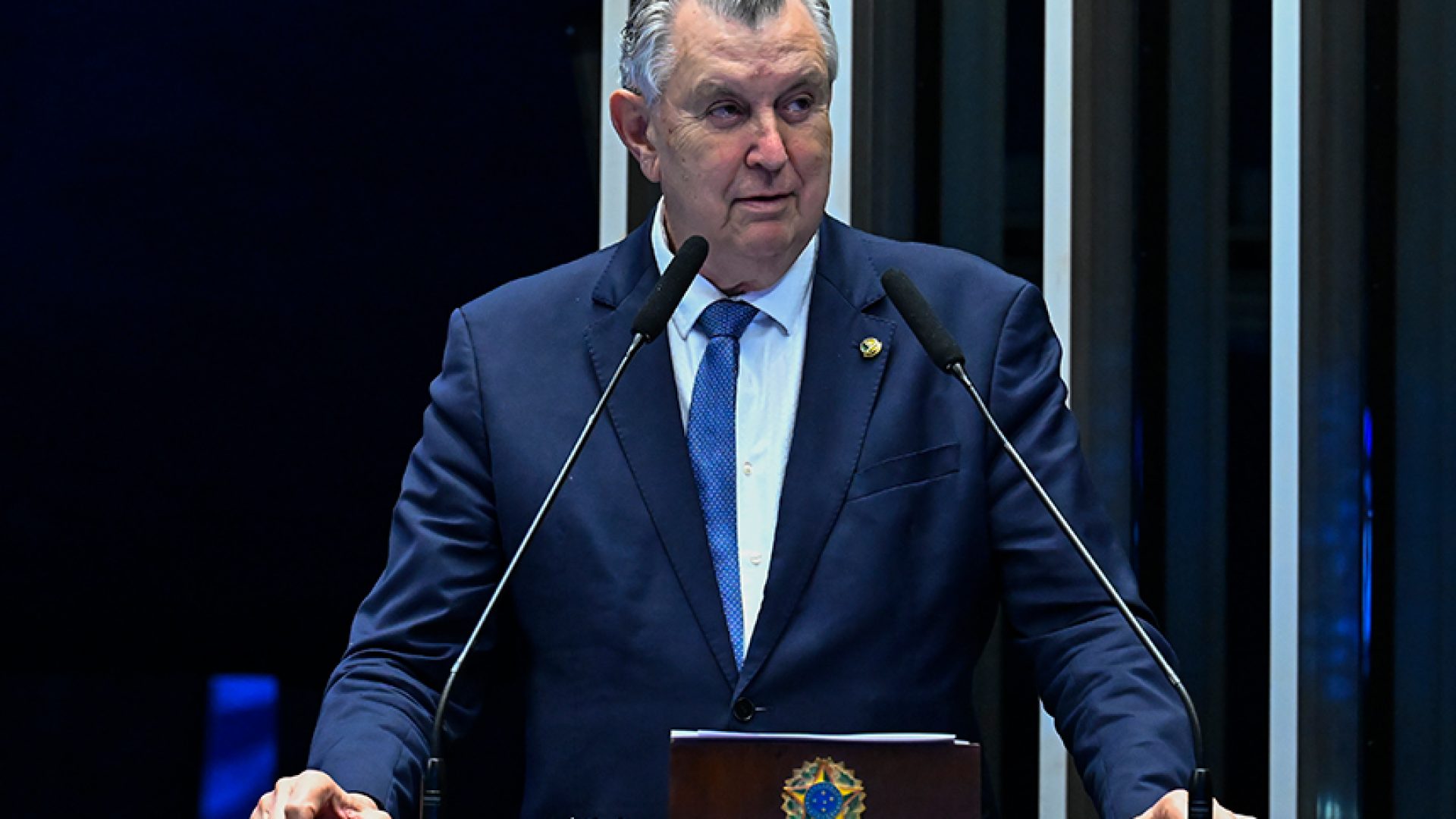 À tribuna, em discurso, senador Luis Carlos Heinze (PP-RS).