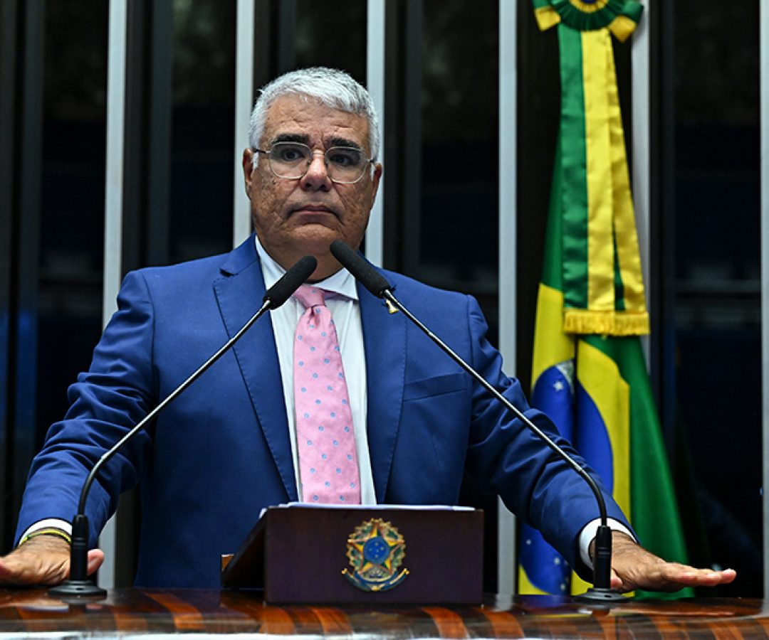 Em discurso, à tribuna, senador Eduardo Girão (Novo-CE).