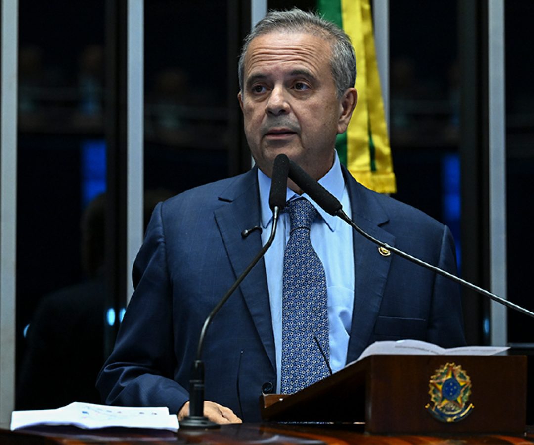 À tribuna, em discurso, senador Rogerio Marinho (PL-RN).