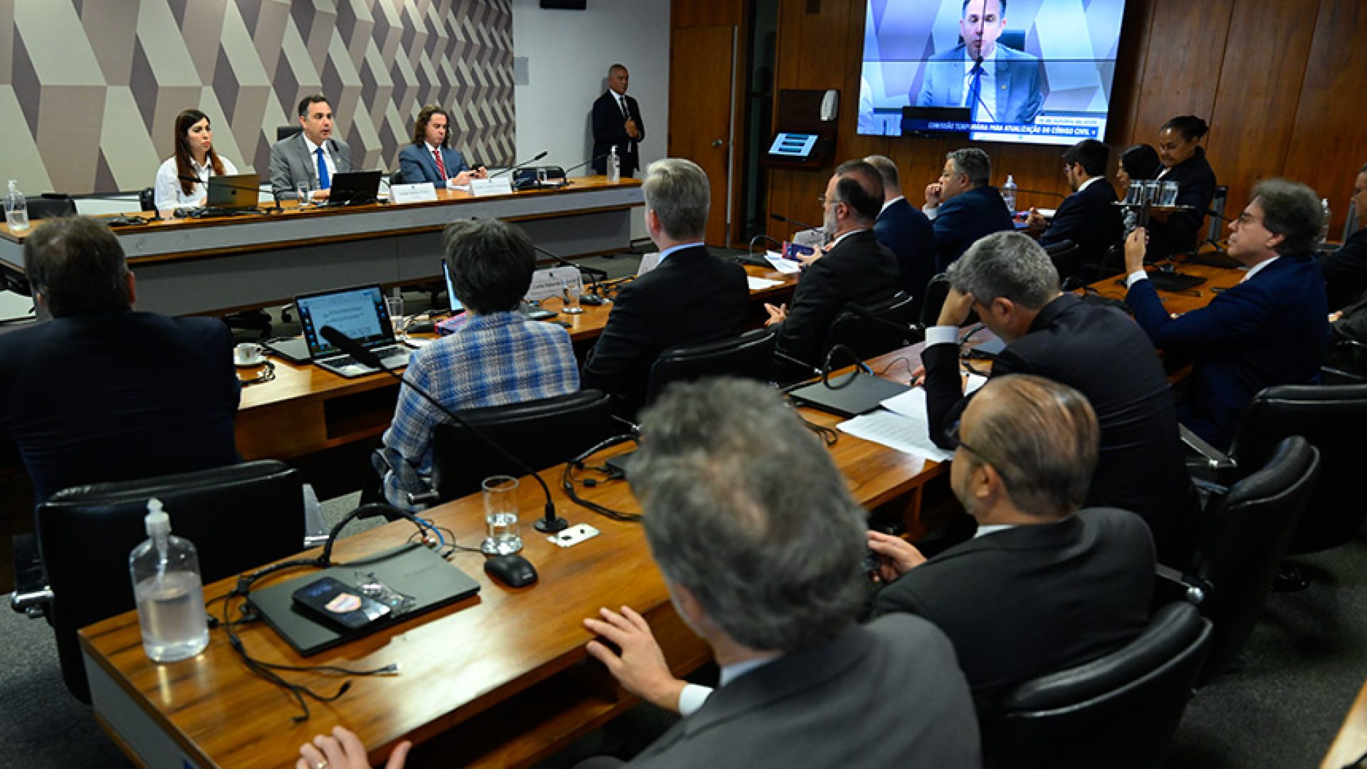 Juristas divergem sobre inclusão do direito digital no Código Civil — Senado Notícias