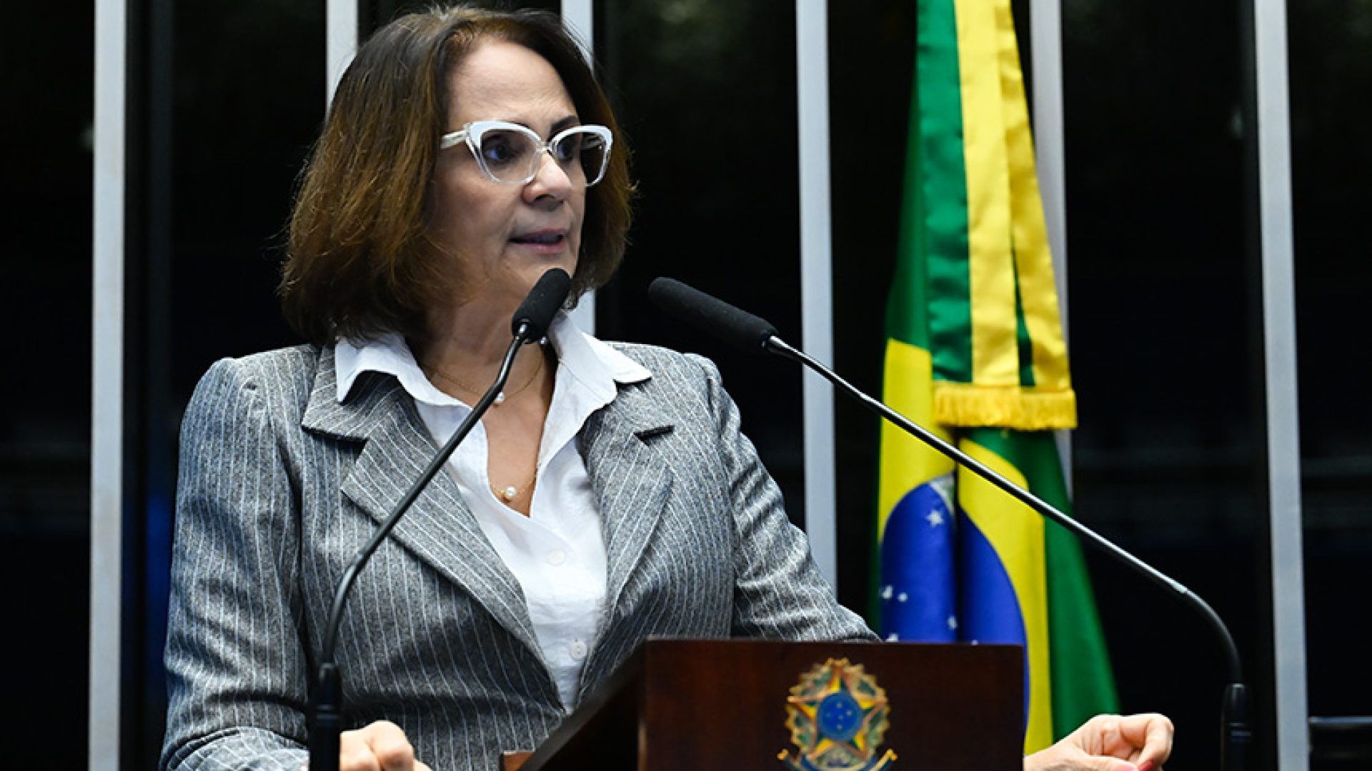 À tribuna, em discurso, senadora Damares Alves (Republicanos-DF).