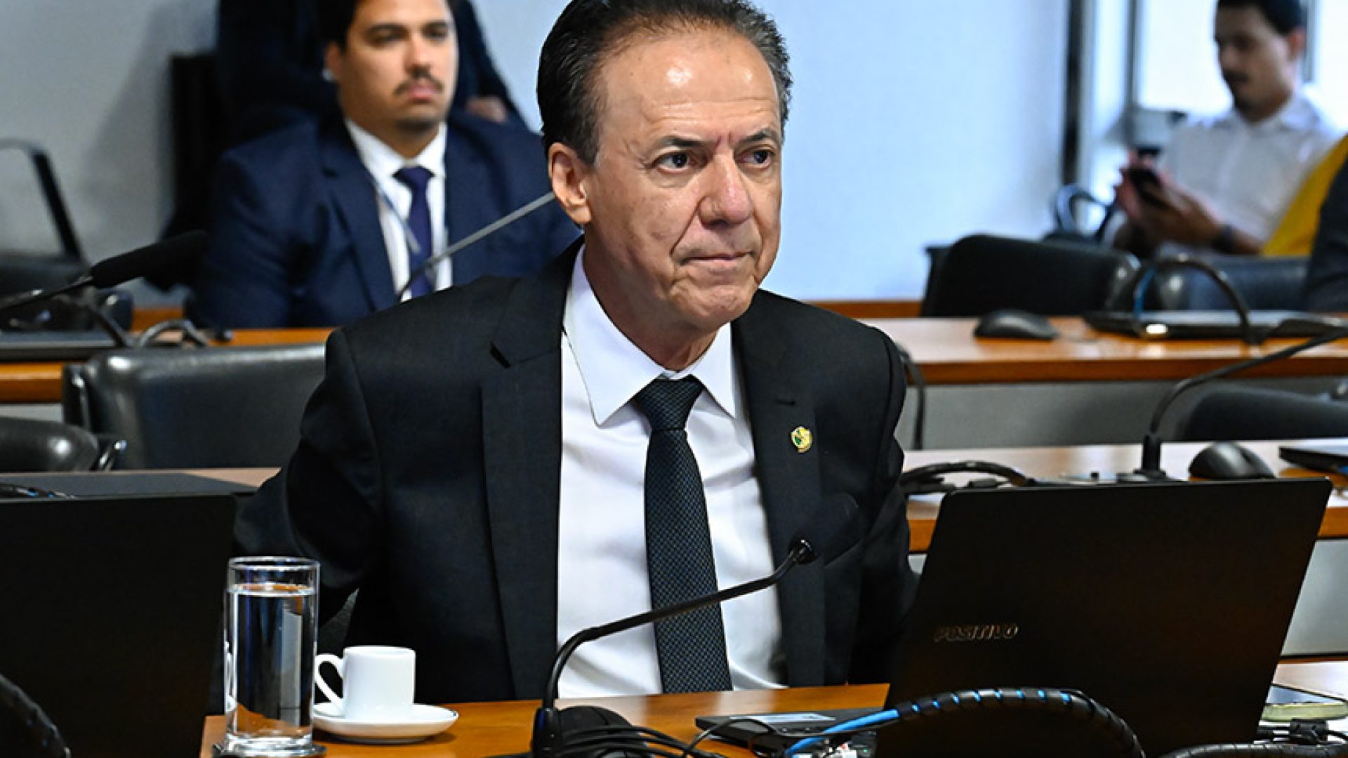 Em pronunciamento, à bancada, senador Pedro Chaves (MDB-GO).