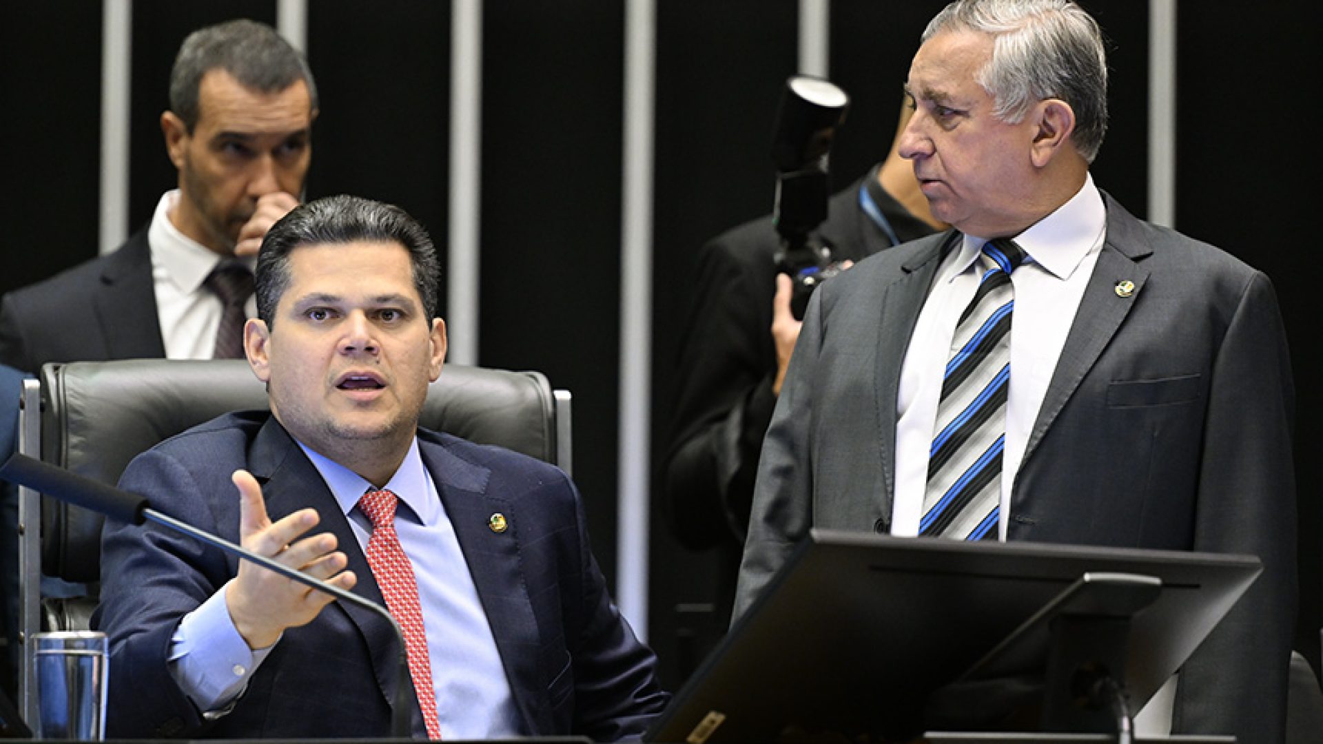 Congresso aprova crédito para turismo e convocação de aprovados na polícia do DF — Senado Notícias