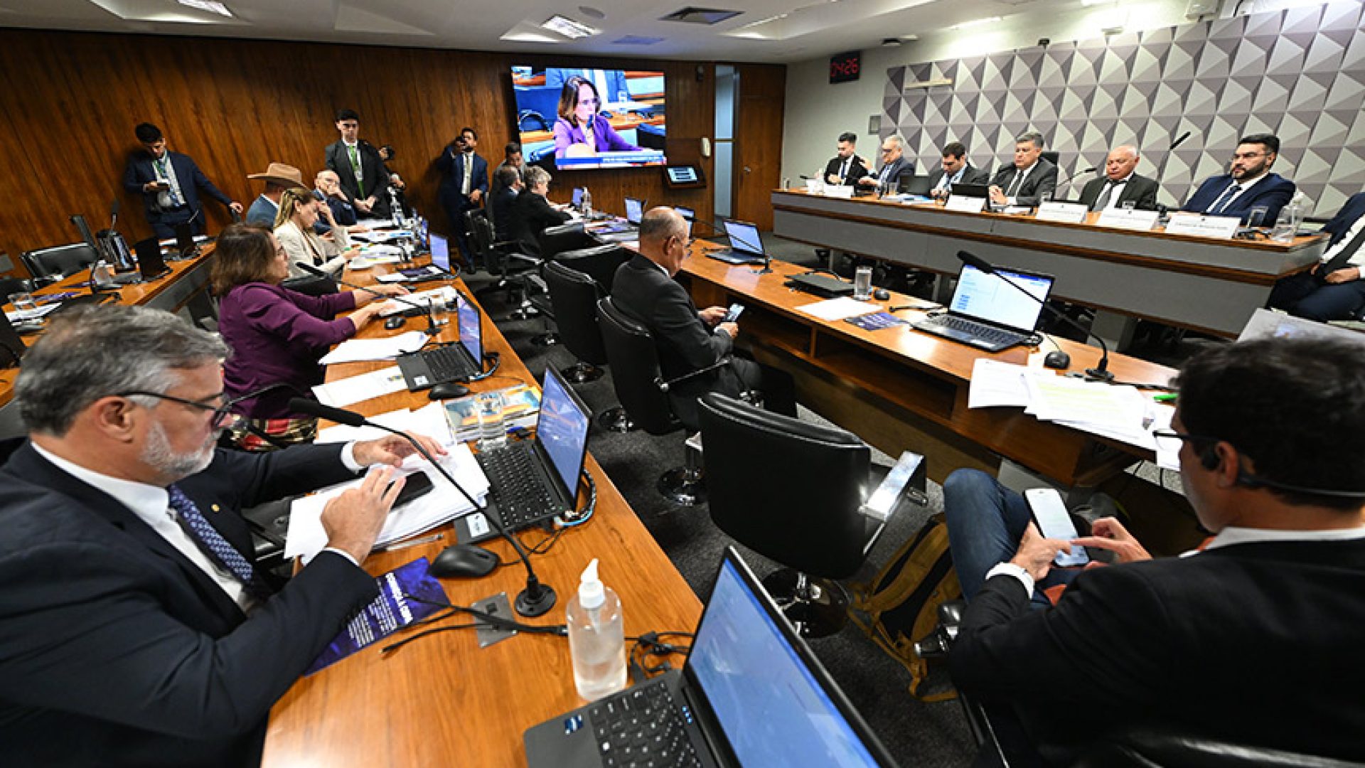 Fraudes no INSS e crime organizado marcam CPIs em 2025 — Senado Notícias