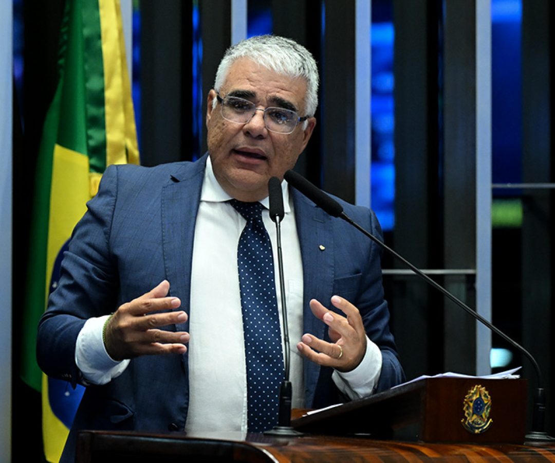 Em discurso, à tribuna, senador Eduardo Girão (Novo-CE).