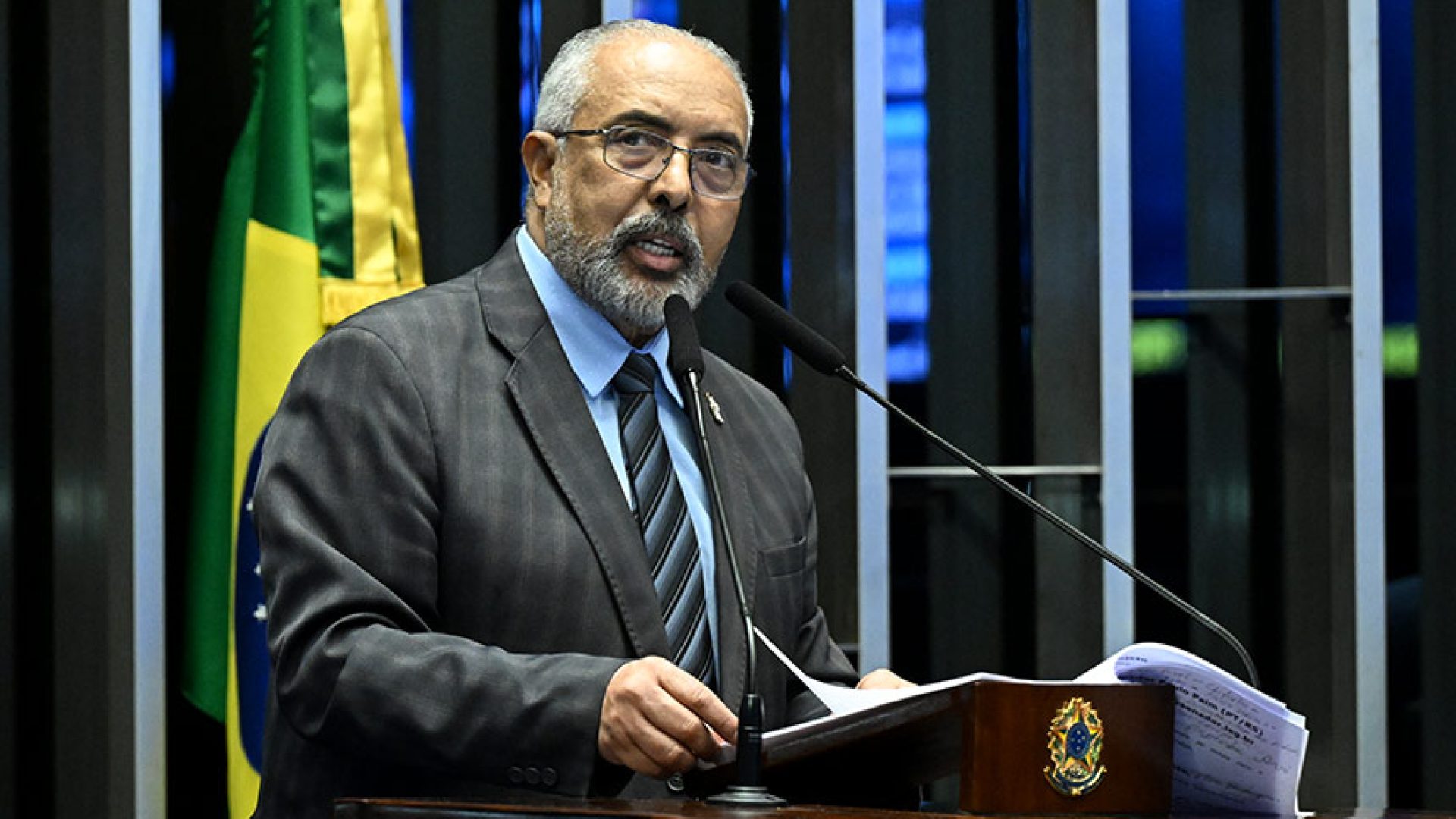 Em discurso, à tribuna, senador Paulo Paim (PT-RS).