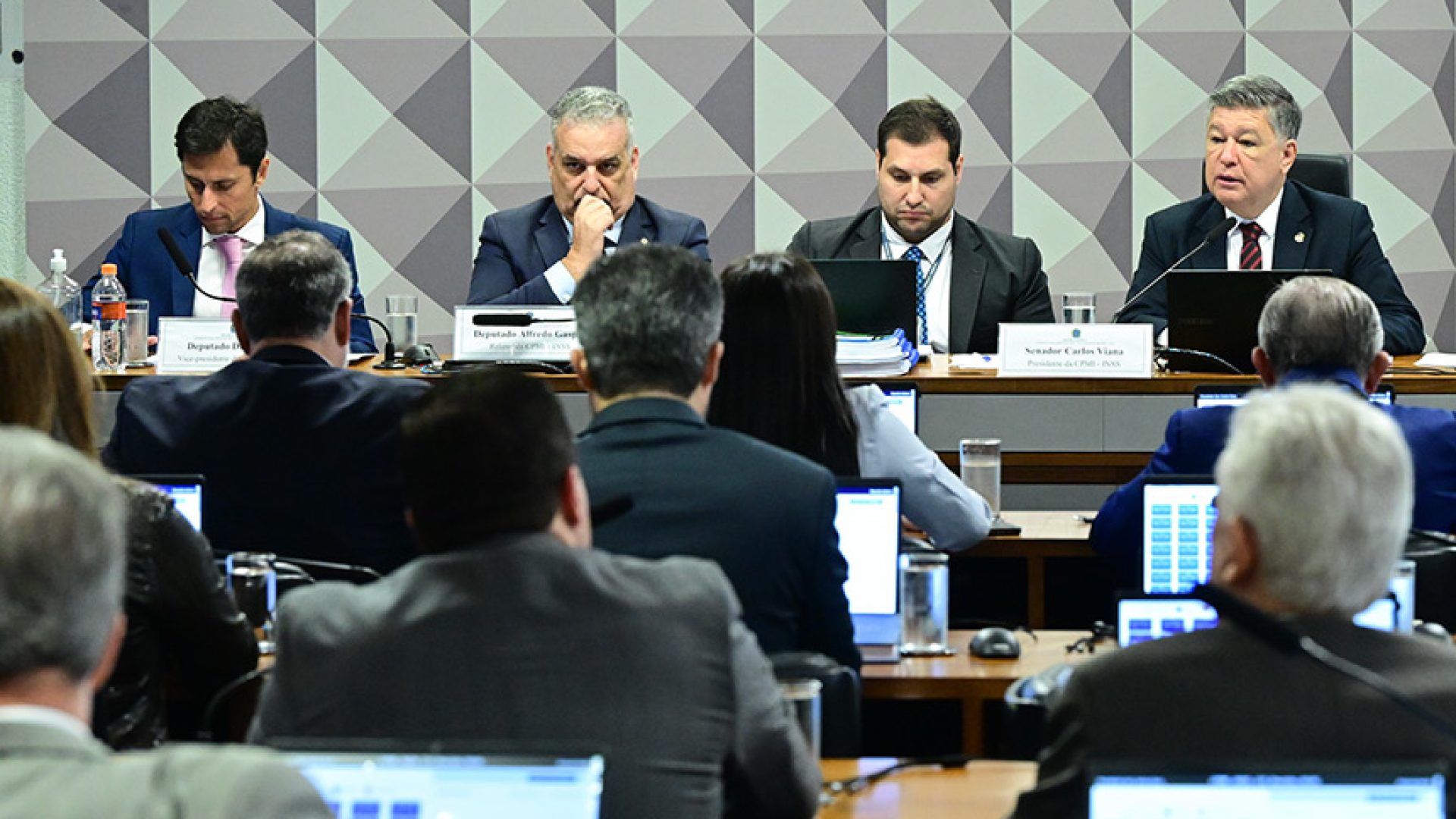'Careca do INSS' e advogado que denunciou fraudes serão confrontados — Senado Notícias