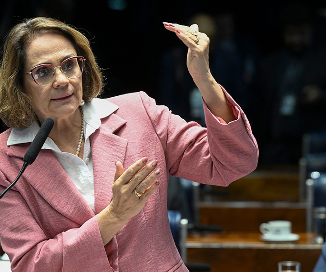 À bancada, em pronunciamento, senadora Damares Alves (Republicanos-DF).