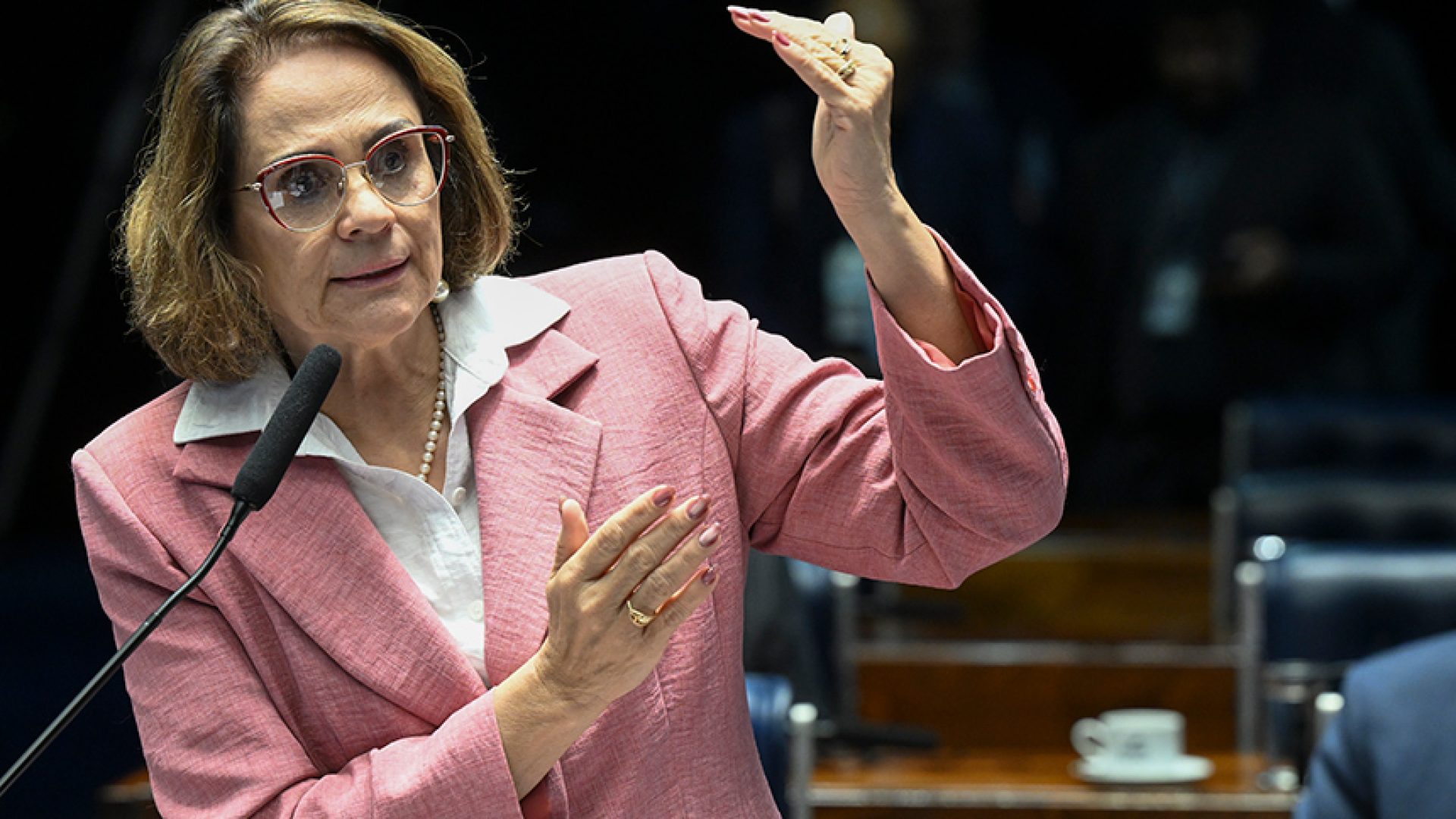 À bancada, em pronunciamento, senadora Damares Alves (Republicanos-DF).