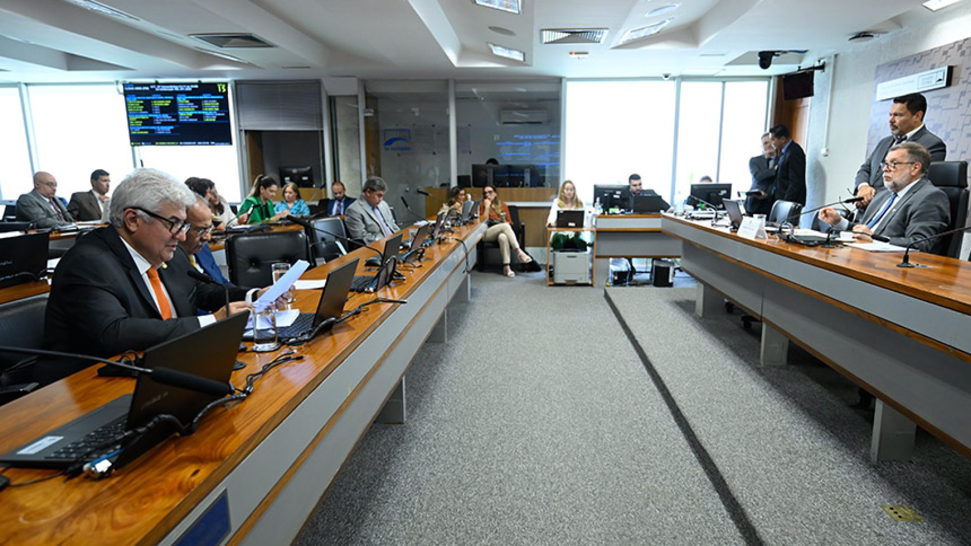 CCT aprova 20 outorgas de emissoras de rádio e TV no país — Senado Notícias