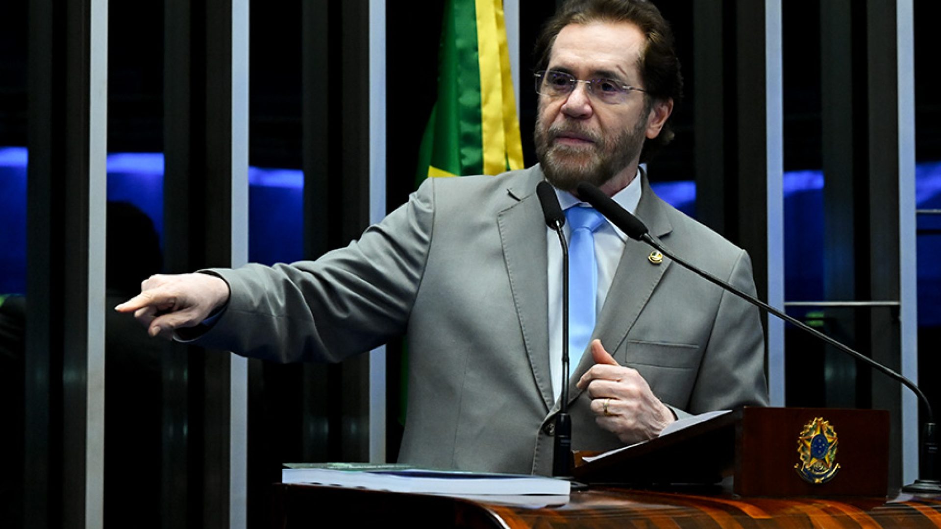 Em discurso, à tribuna, senador Plínio Valério (PSDB-AM).