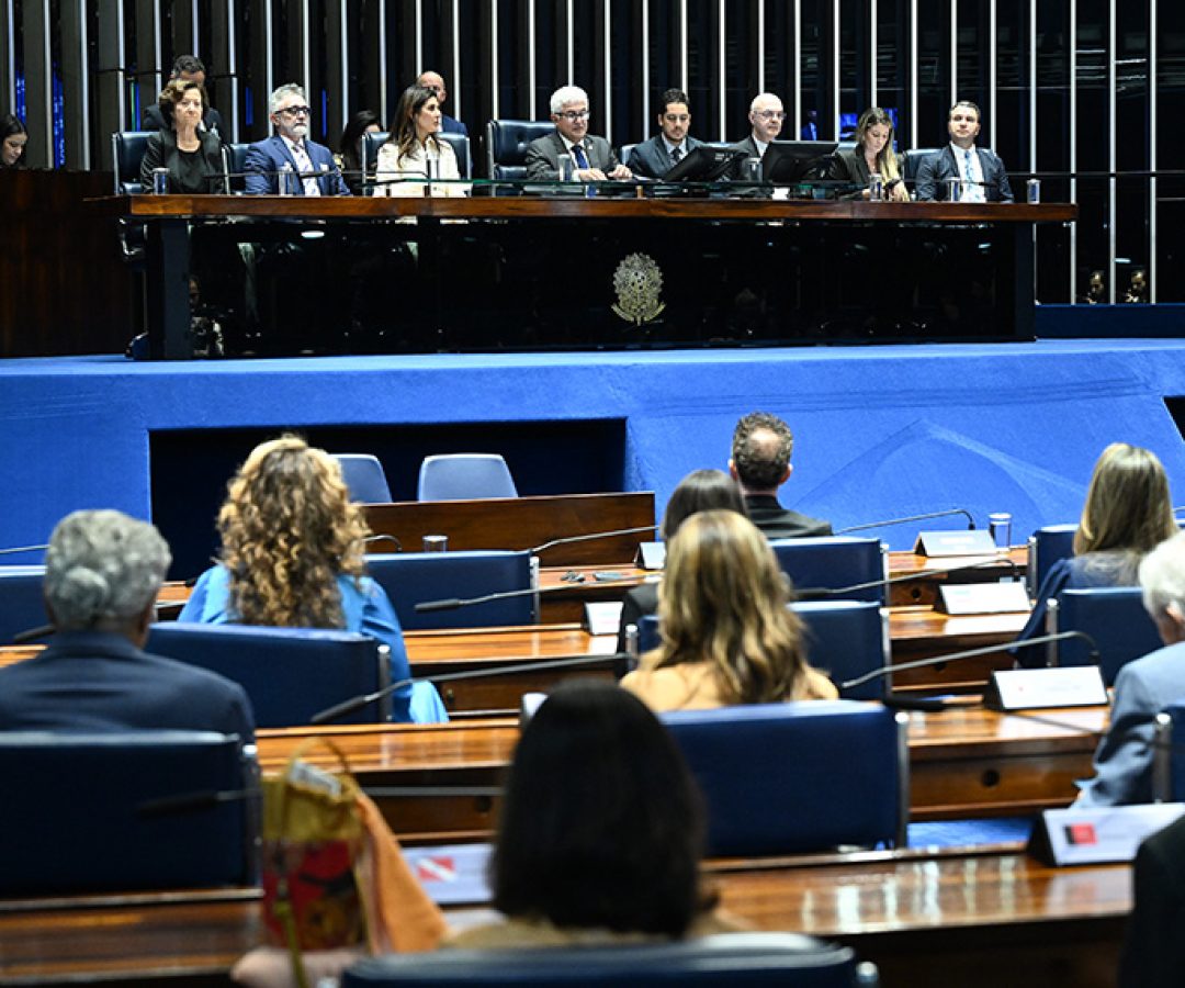 Carlos Chagas Filho é reconhecido como 'visionário' em sessão de homenagem — Senado Notícias