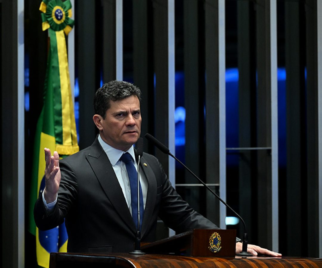 À tribuna, em discurso, senador Sergio Moro (União-PR).