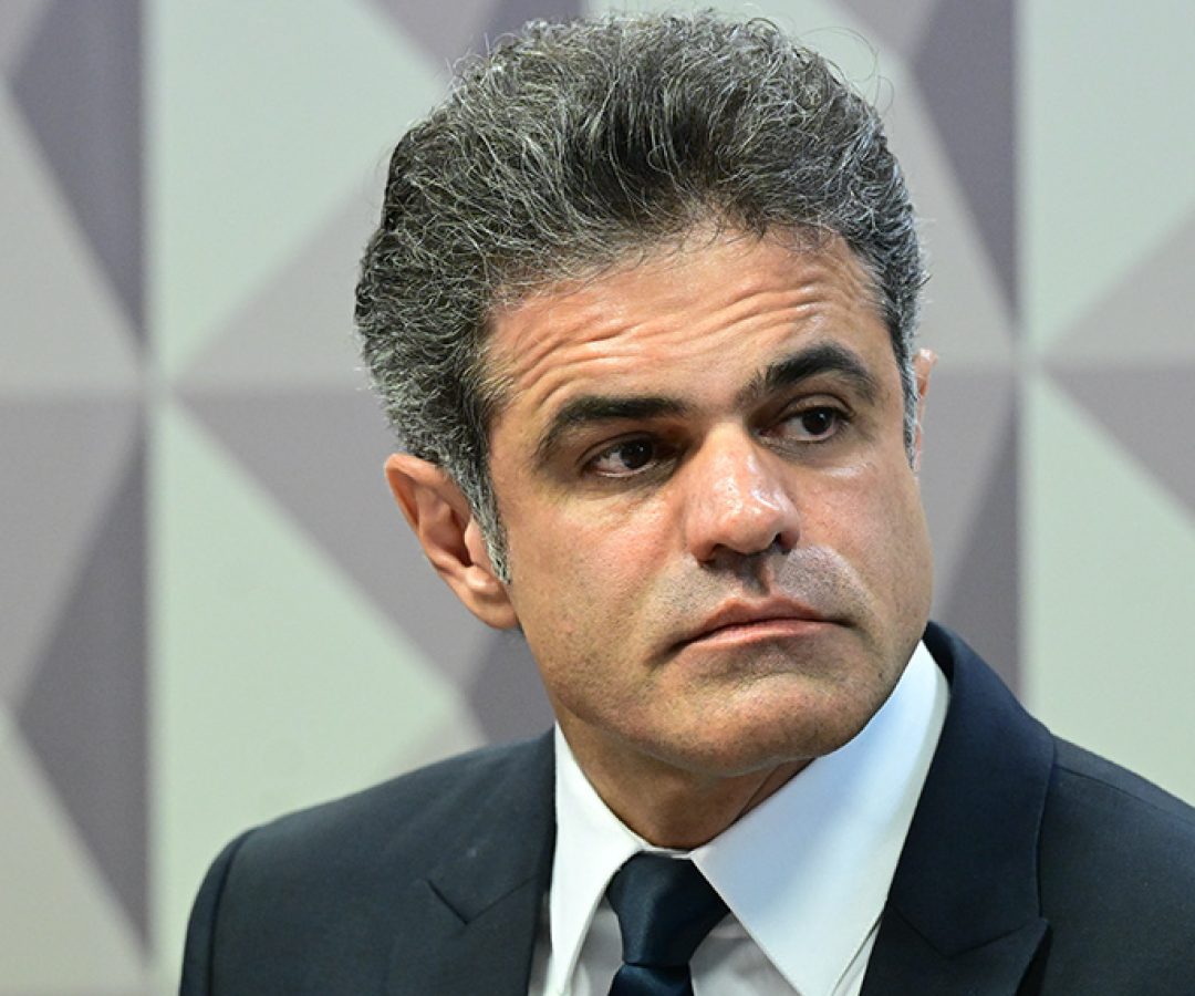 À mesa, sócio-administrador da Mkt Connection Group LTDA, João Carlos Camargo Júnior.