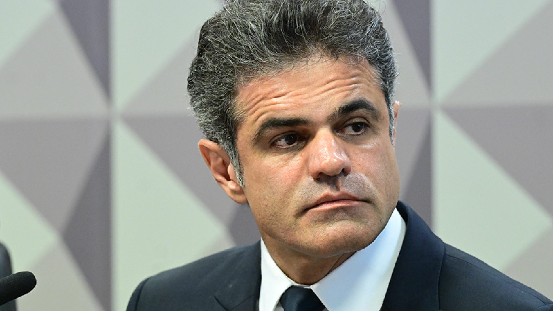 À mesa, sócio-administrador da Mkt Connection Group LTDA, João Carlos Camargo Júnior.